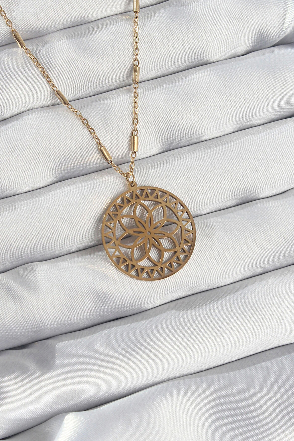 HediyeMarketim  Çelik Zincir Gold Renk Lotus Model Kolye