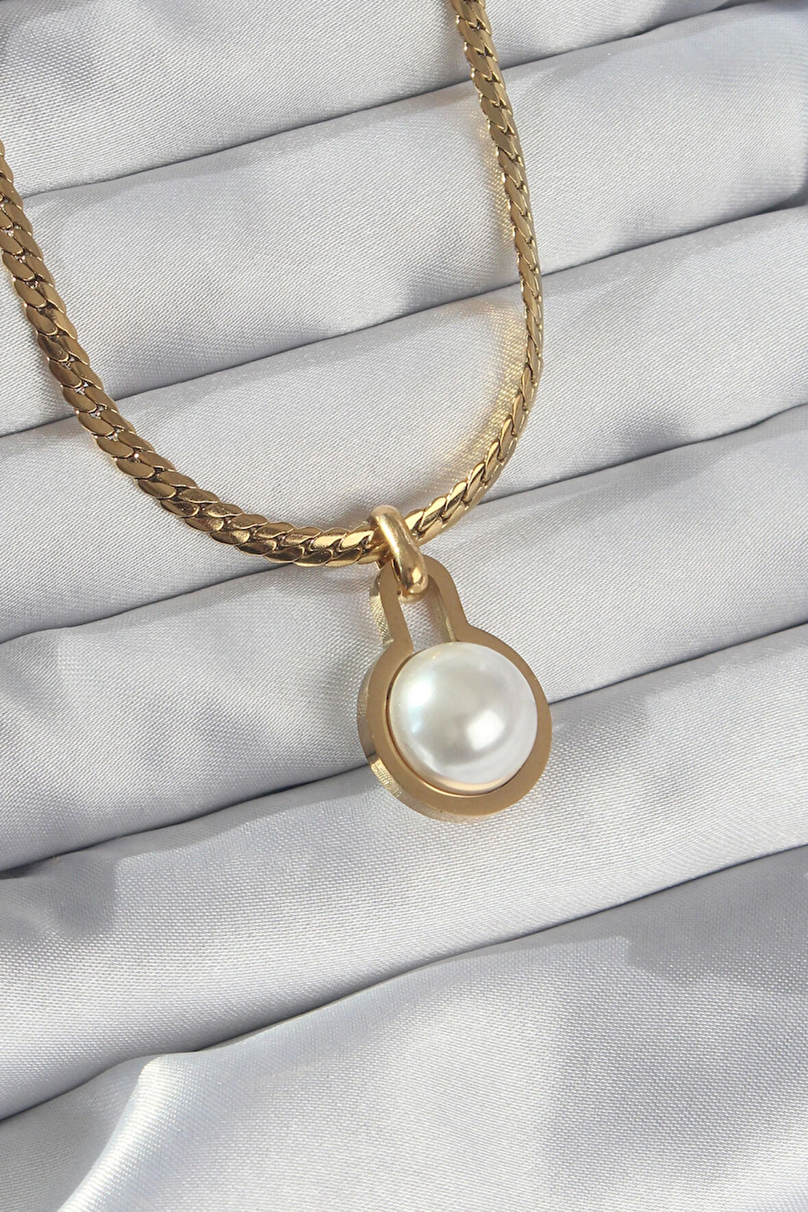 HediyeMarketim  Çelik Gold Renk Yassı Zincir İnci Taşlı Kolye