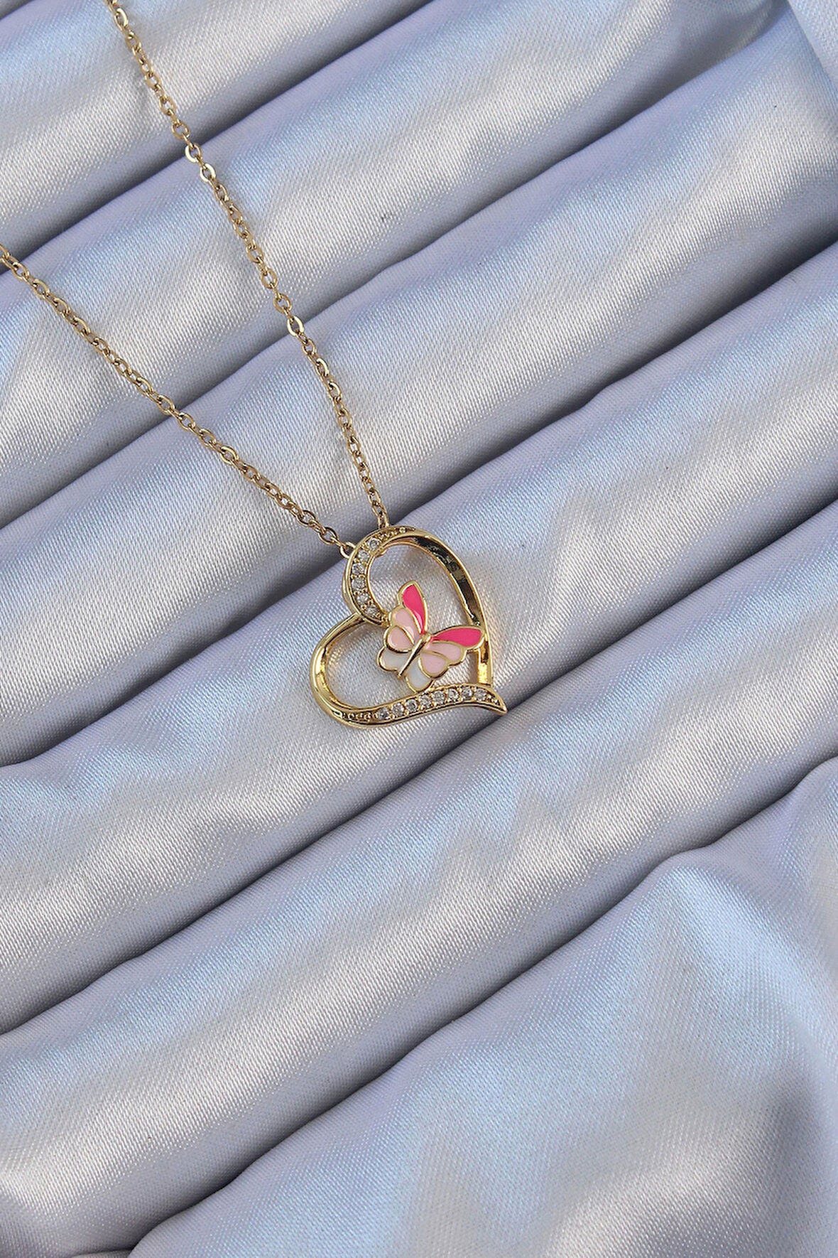 HediyeMarketim  Çelik Zincir Altın Renk Mineli Kelebek Figür Zirkon Taşlı Kalp Kolye