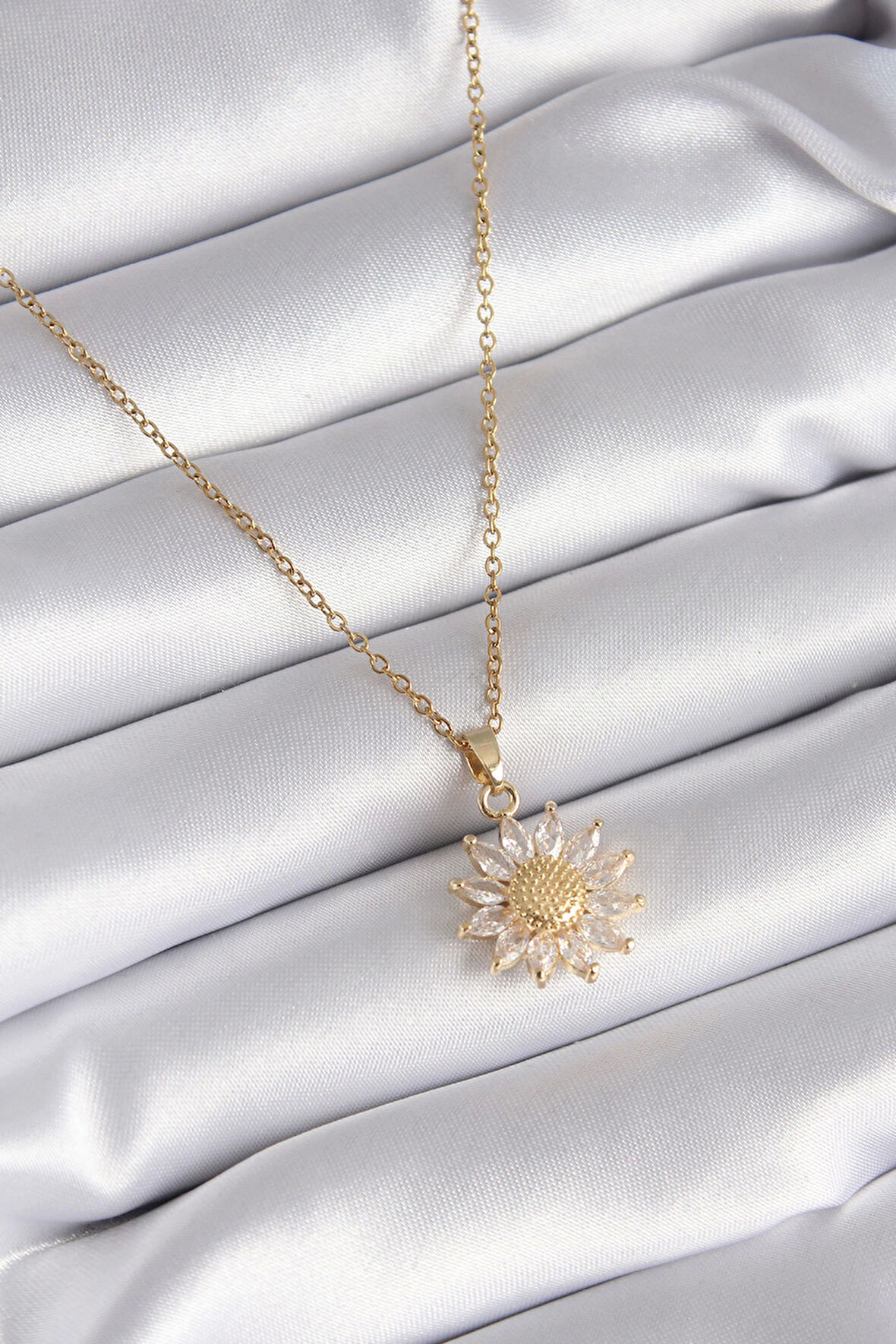HediyeMarketim  Çelik Gold Renk Zirkon Taşlı Papatya Model Kadın Kolye