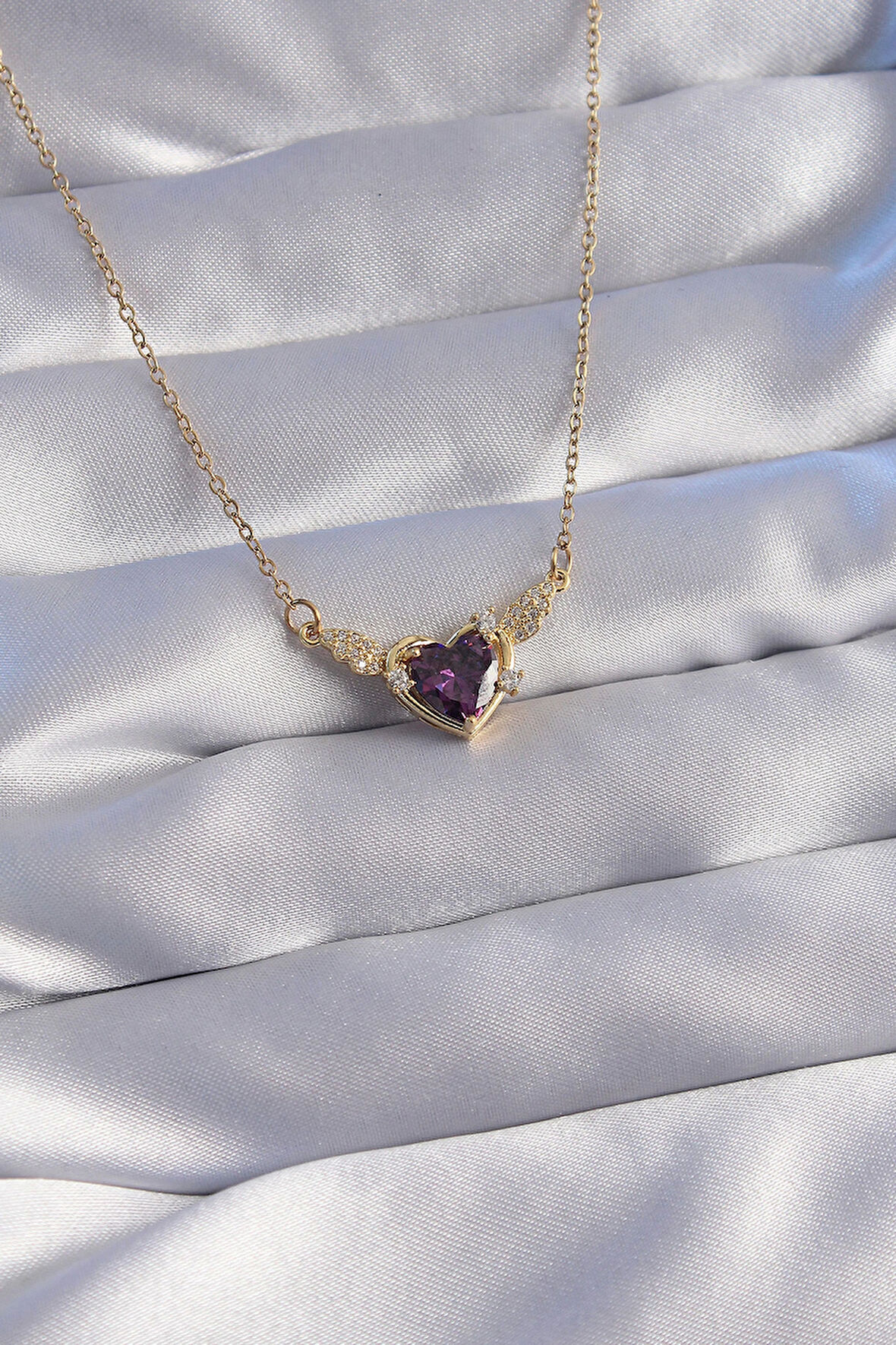 HediyeMarketim  Çelik Zincir Gold Renk Mor Zirkon Taşlı Kanatlı Kalp Kolye
