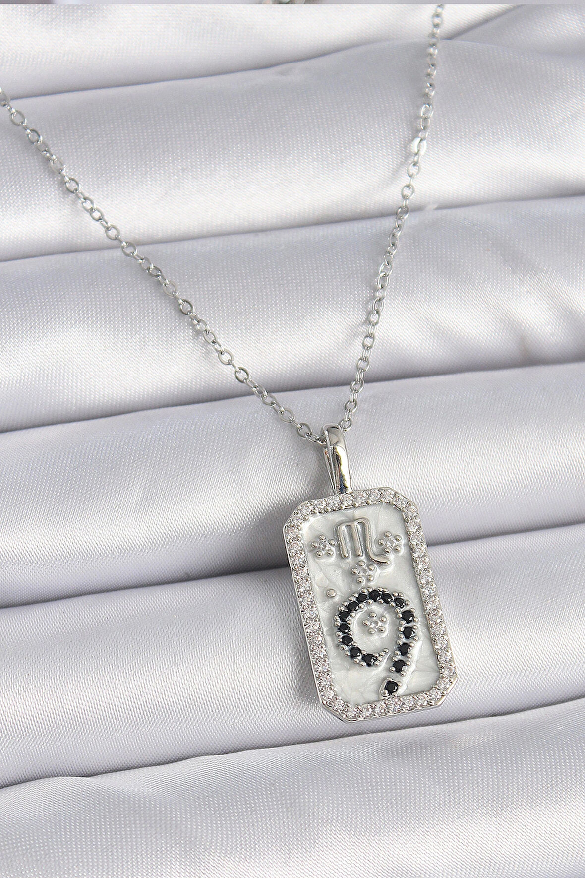 HediyeMarketim  Çelik Gümüş Renk Zincir Akrep Burcu Zirkon Taşlı Kadın Kolye