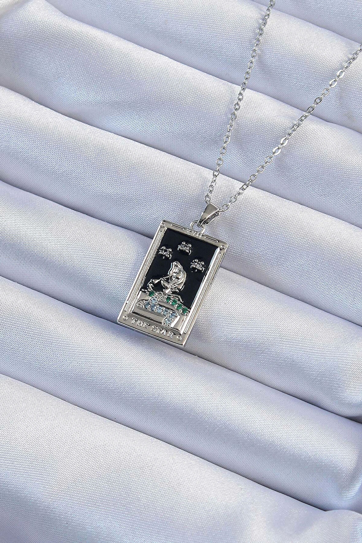 HediyeMarketim  Çelik Zincir Gümüş Renk Zirkon Taşlı Siyah Mineli Kız Figürlü Tarot Kolye