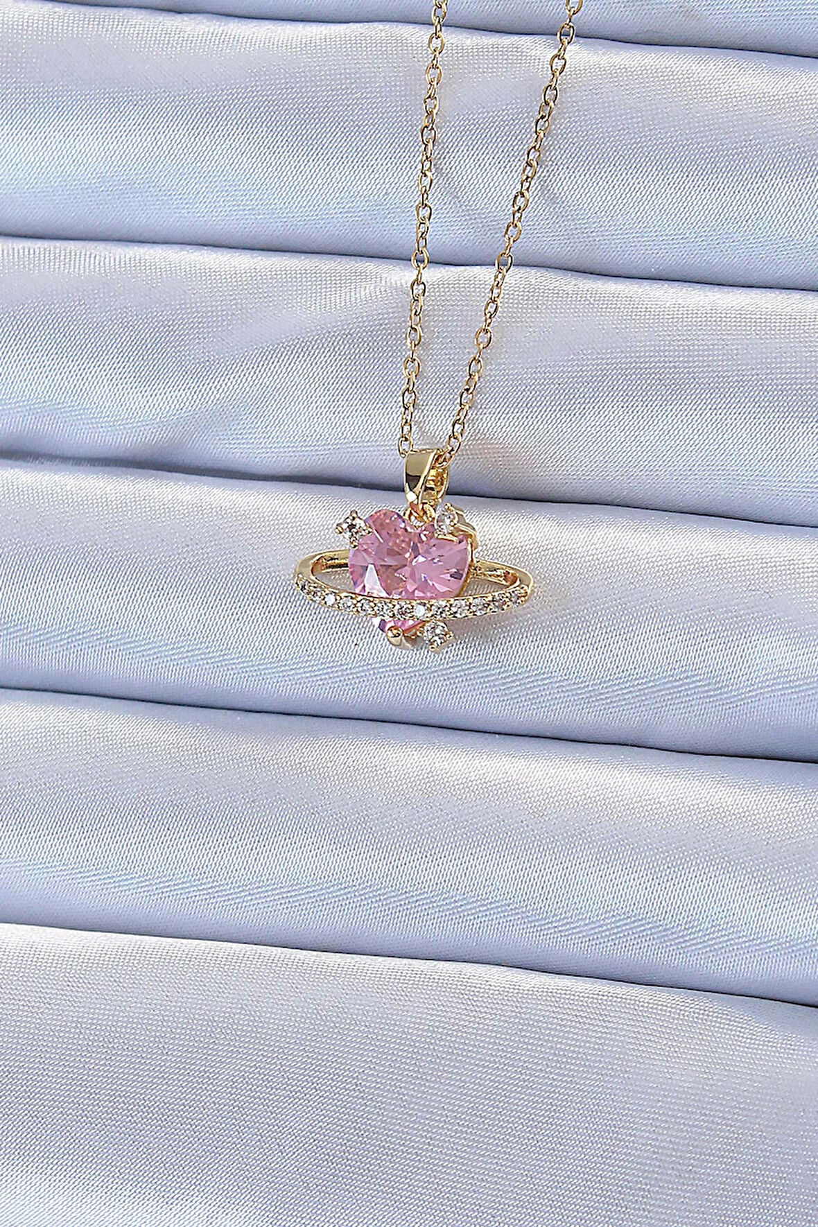 HediyeMarketim  Çelik Zincir Altın Renk Pembe Zirkon Taşlı Satürn Görünümlü Kalp Kolye