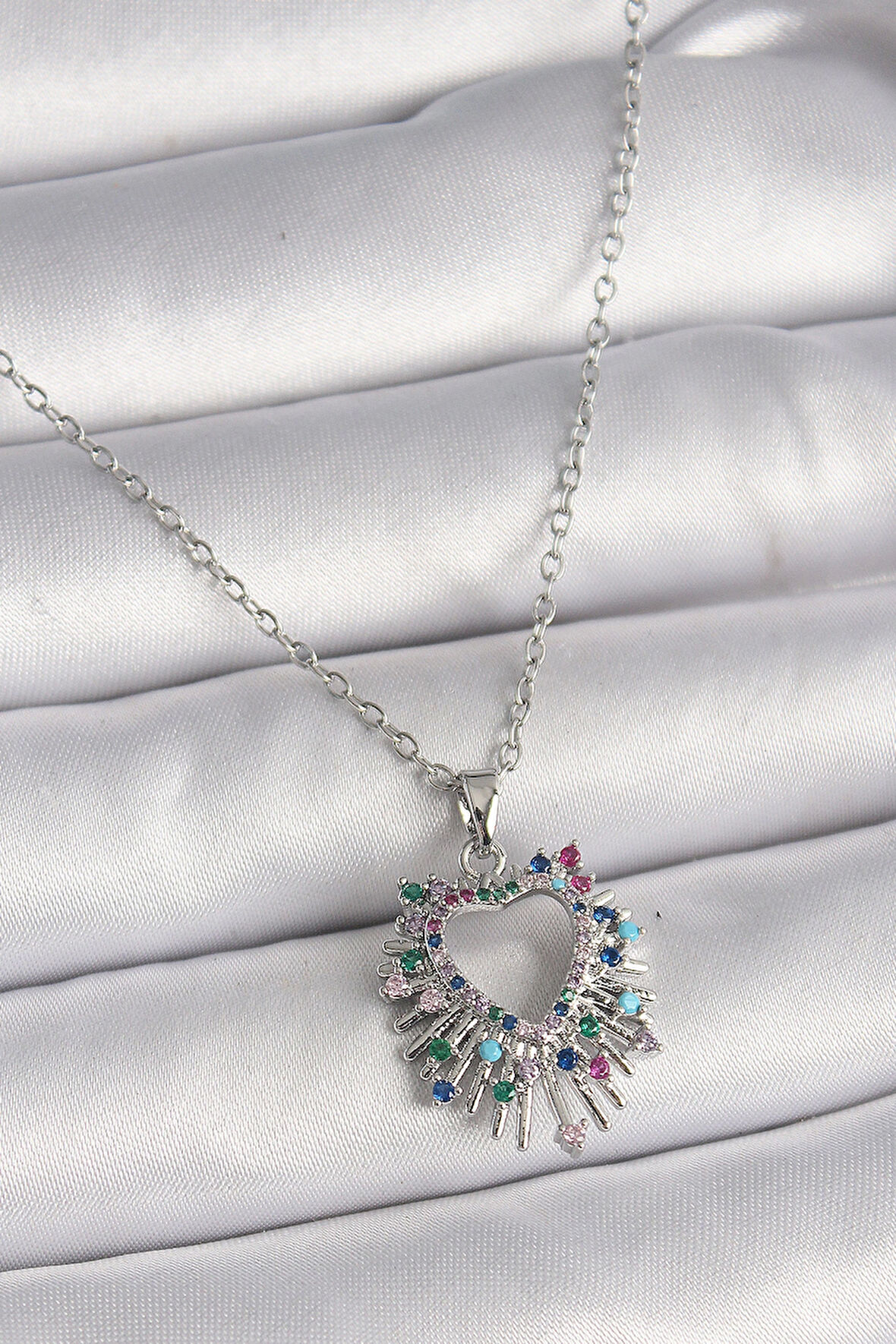 HediyeMarketim  Çelik Gümüş Renk Zincir Renkli Zirkon Taşlı Kalp Model Kadın Kolye