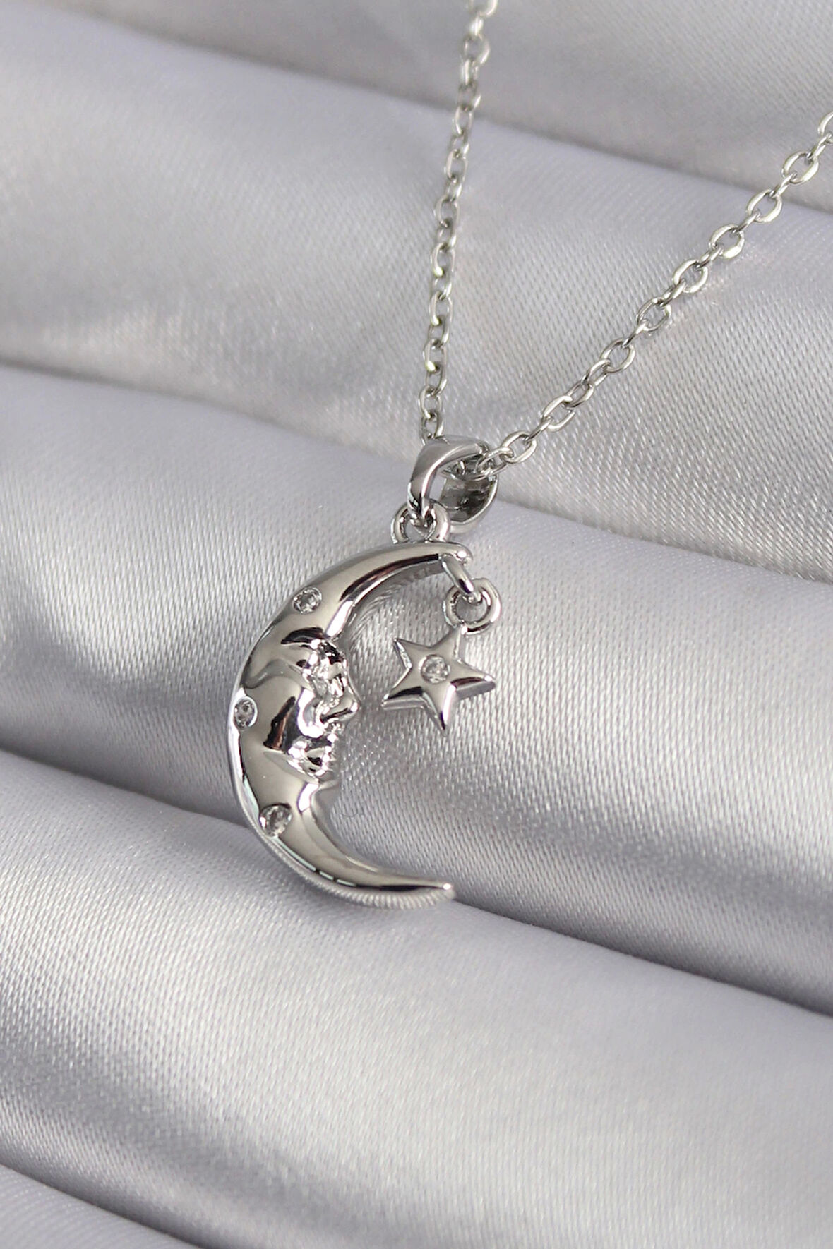 HediyeMarketim  Çelik Gümüş Renk Zirkon Taşlı Ay Yıldız Model Kadın Kolye