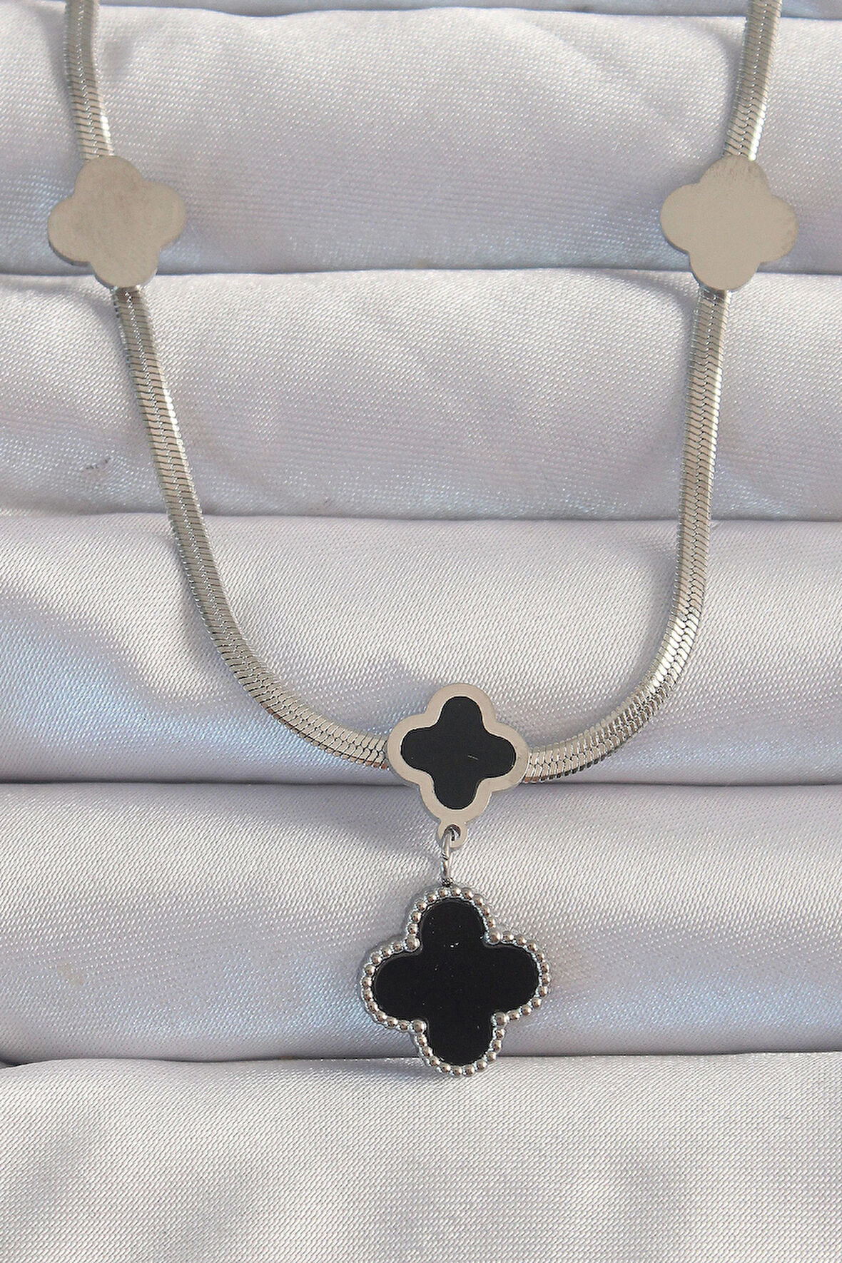 HediyeMarketim  Çelik Gümüş Renk İtalyan Zincirli Mineli Yonca Kolye