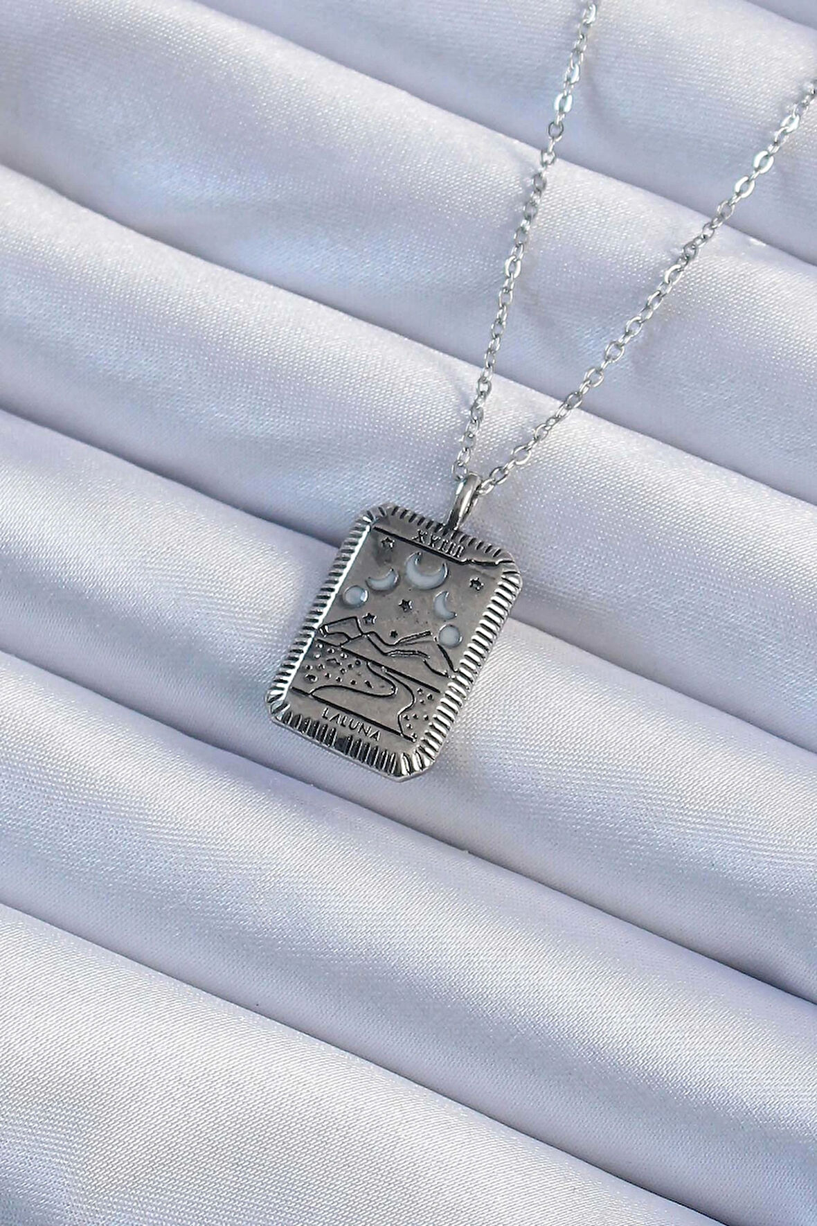 HediyeMarketim  Çelik Zincir Eskitme Gümüş Renk Ay Figürlü Tarot Kolye