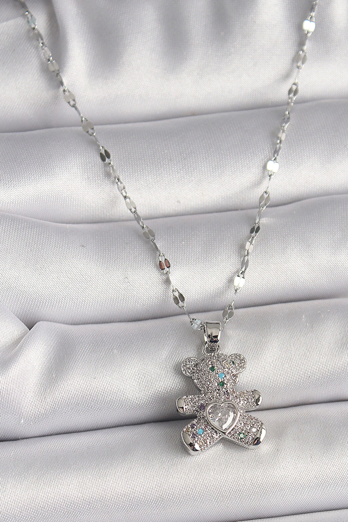 HediyeMarketim  Çelik Gümüş Renk Zincir Renkli Zirkon Taşlı Ayıcık Figür Taşlı Kalp Detay Kadın Kolye