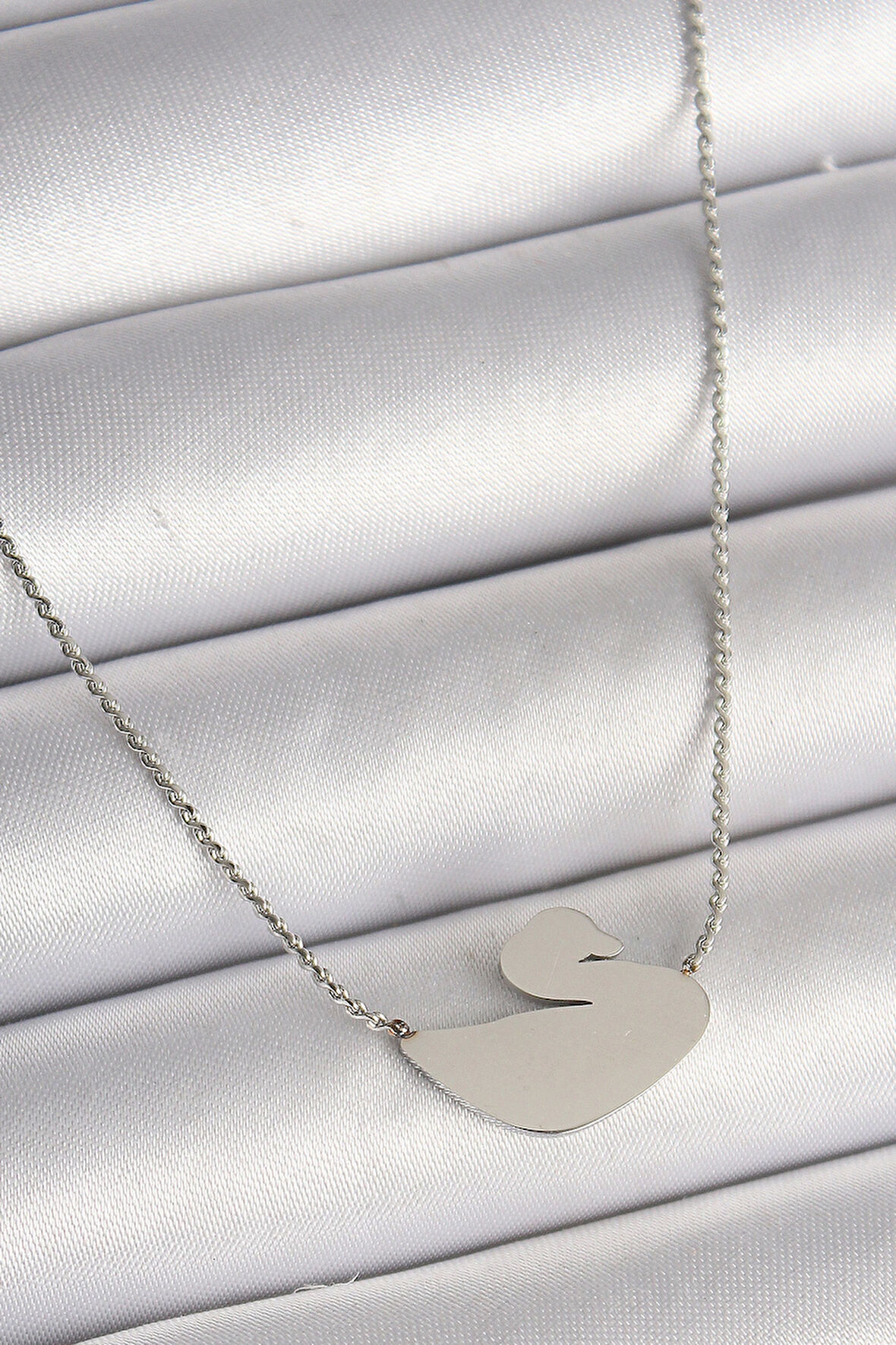 HediyeMarketim  Çelik Gümüş Renk Zincir Kuğu Model Kadın Kolye