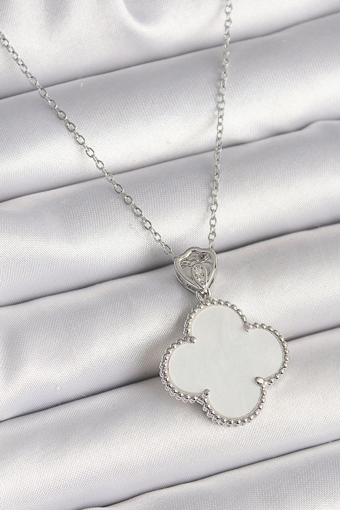 HediyeMarketim  Çelik Gümüş Renk Zincir Zirkon Taş Detaylı Beyaz Yonca Model Kadın Kolye