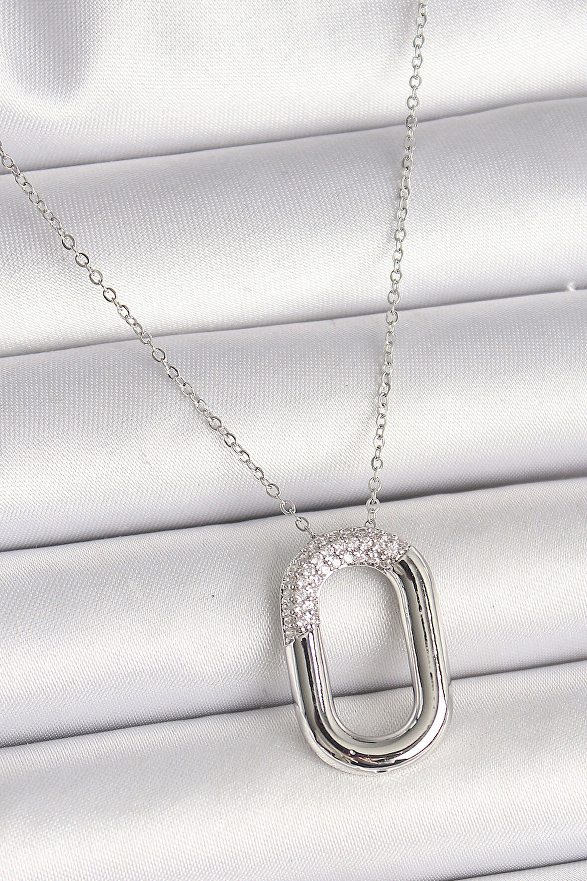 HediyeMarketim  Çelik Gümüş Renk Zirkon Taşlı Oval Model Kadın Kolye