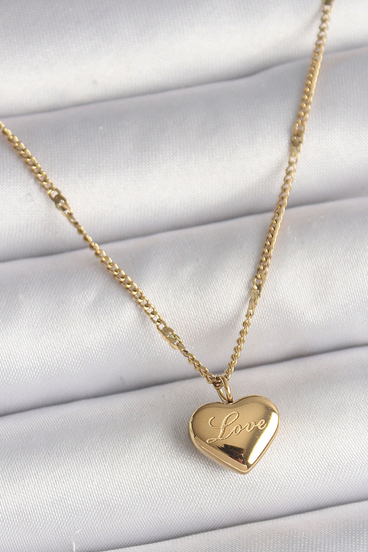 HediyeMarketim  Çelik Gold Renk Zincir Love İşlemeli Kalp Figür Kadın Kolye