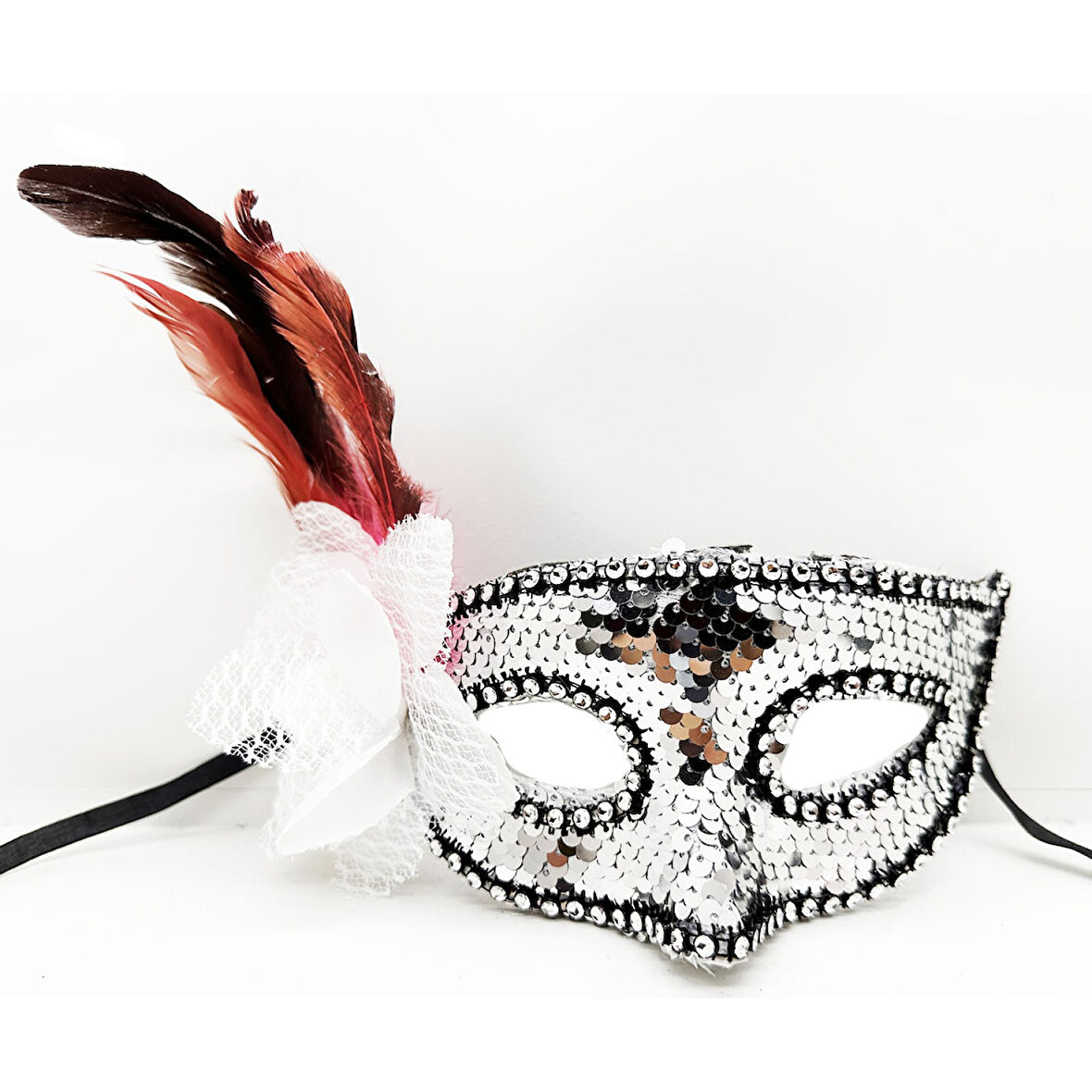 Gümüş Renk Yandan Tüylü Güllü Gümüş Taşlı Pullu Maske 20x22 Cm 