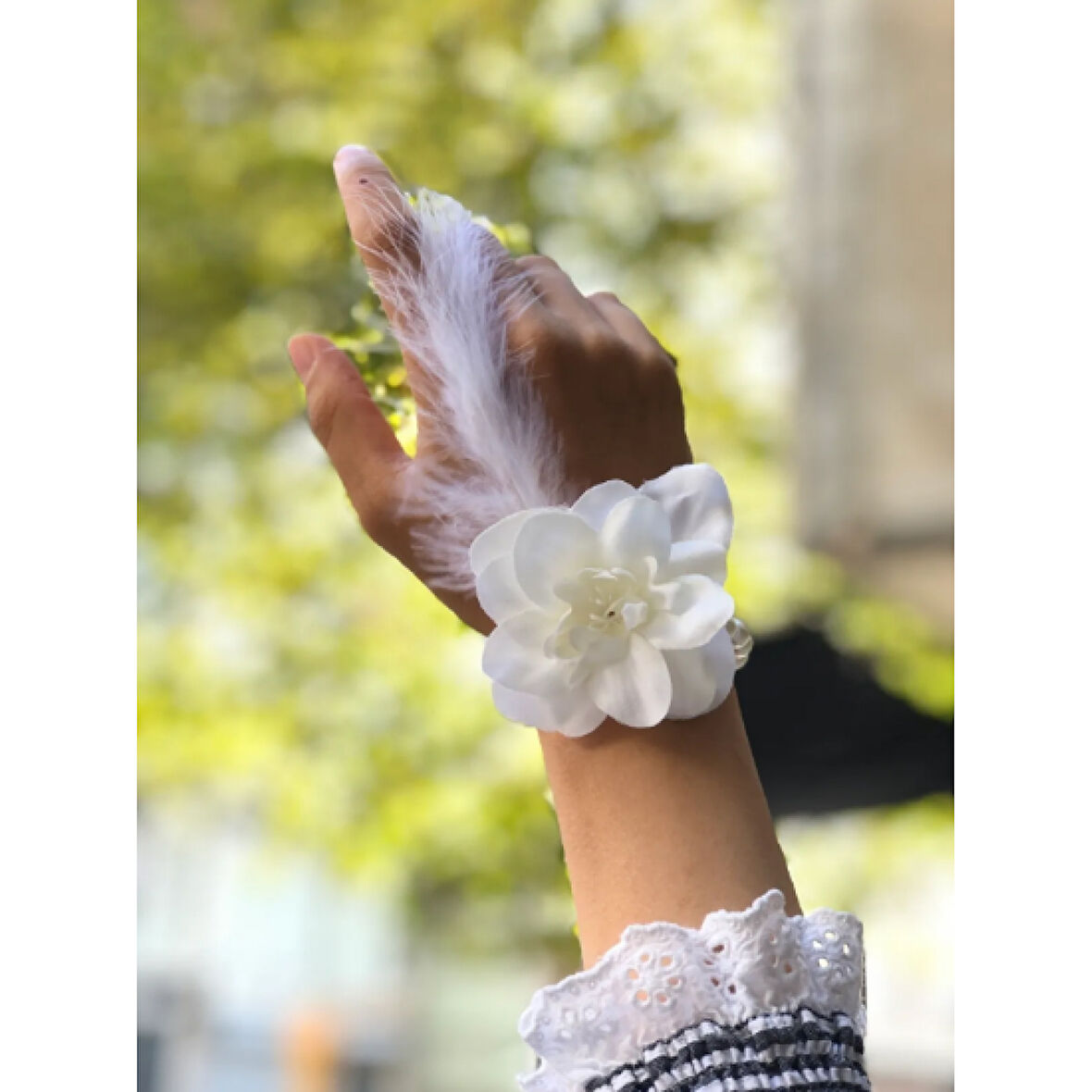 Bride to be Nedime Gelin Bilekliği Tüy ve İnci Boncuk Detaylı Beyaz Renkli Bekarlığa Veda Partisi Bilekliği 10 Adet 