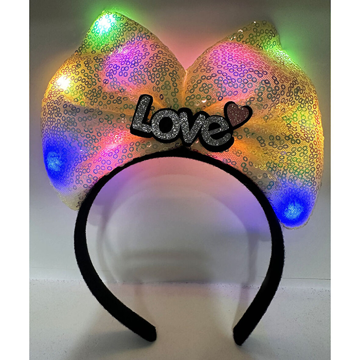 Led Işıklı 3 Farklı Fonksiyonda Yanan Gümüş Love Yazılı Sarı Fiyonk Taç 20x17 Cm 