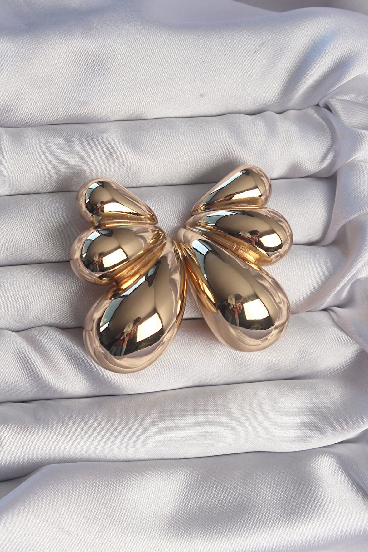 Pirinç Gold Renk İri Bombeli Kelebek Küpe - Lisinya