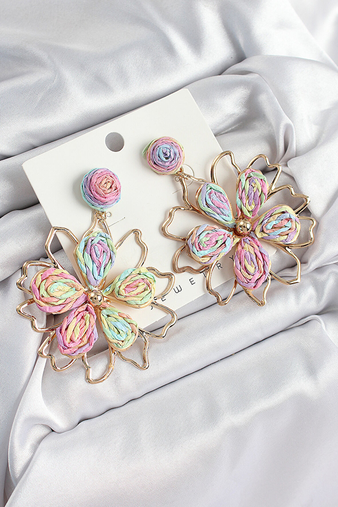 Pirinç Rainbow Çiçek Model Gold Renk Kadın Hasır Küpe - Lisinya