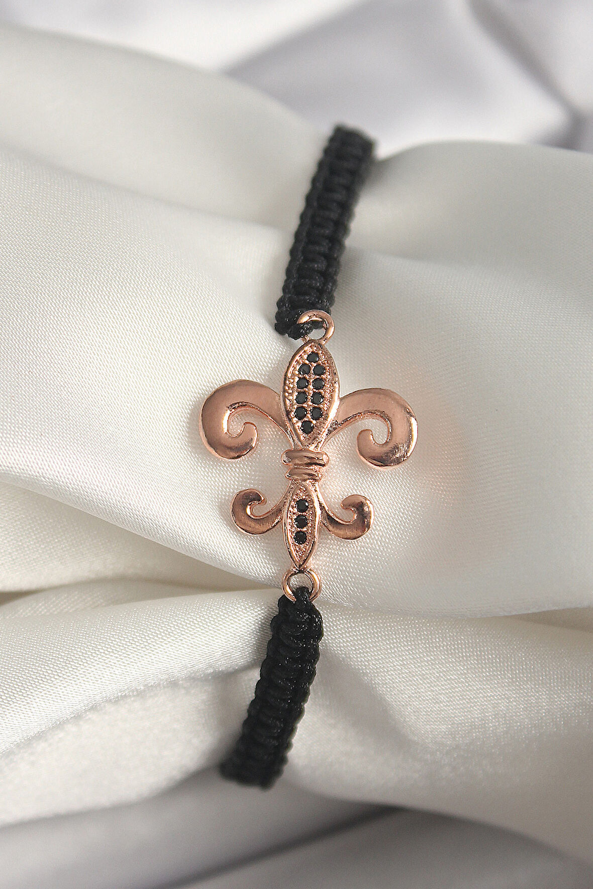 Pirinç Rose Renk Zirkon Taş İşlemeli Zambak Figür Asansörlü Makrome Model Kadın Bileklik - Lisinya