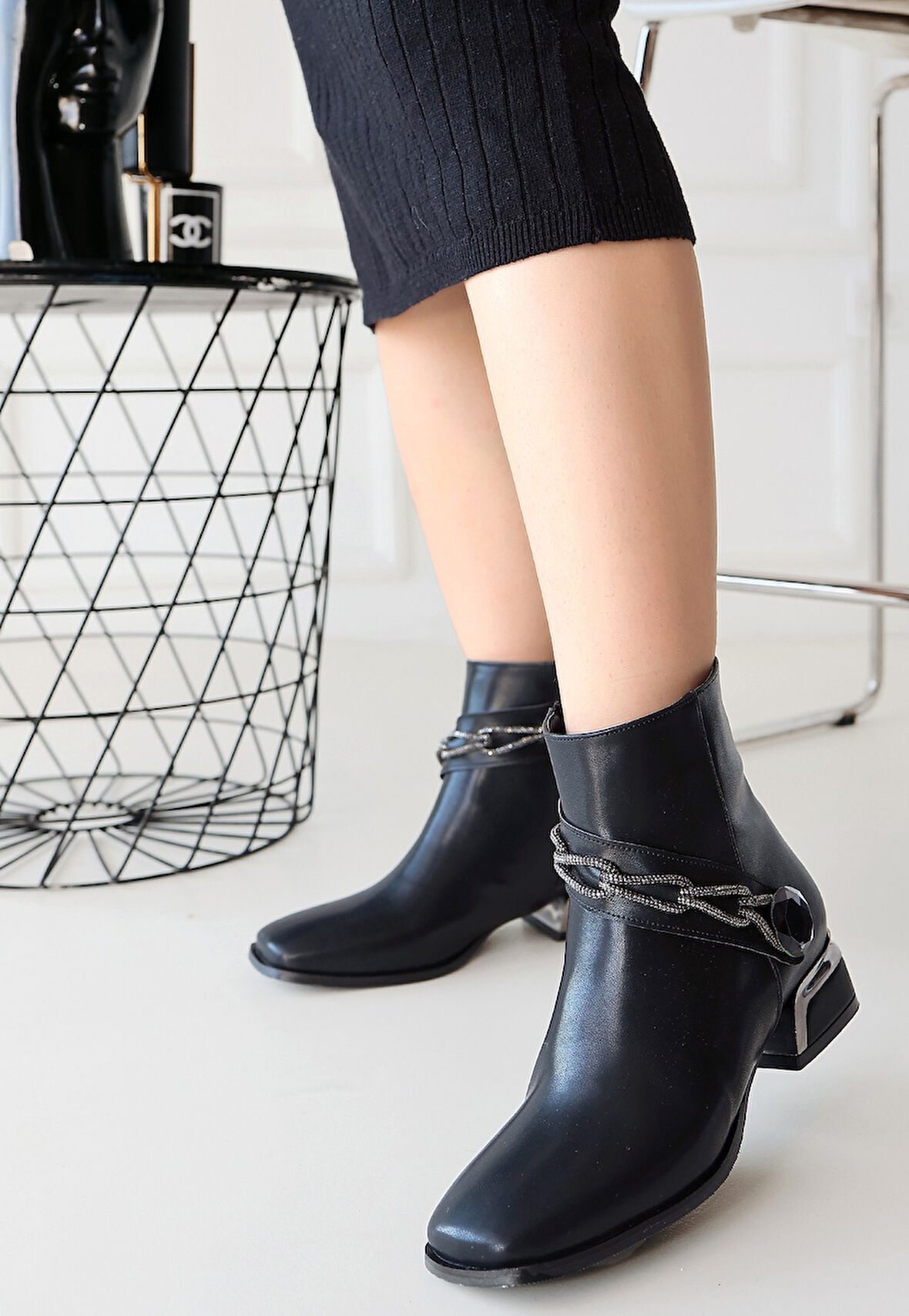 Roxani Siyah Cilt Topuklu Bot - Lisinya