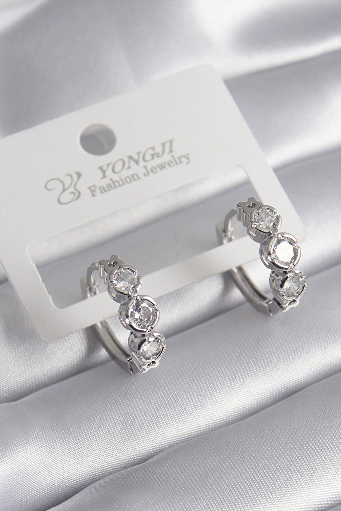 Pirinç Gold Renk Zirkon Taşlı Kalp Detay Kadın Küpe - Lisinya