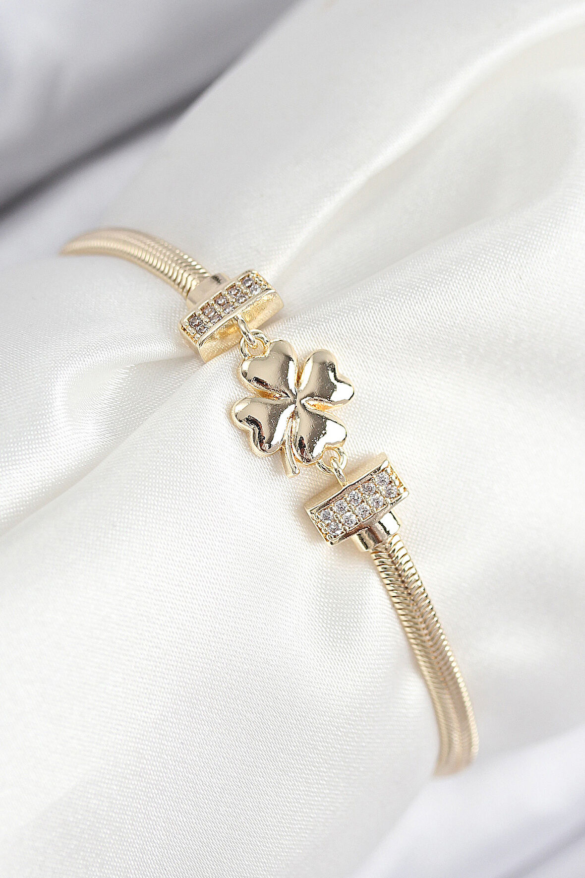 Pirinç Zirkon Taşlı Yonca Model Gold Renk Kadın Bileklik - Lisinya