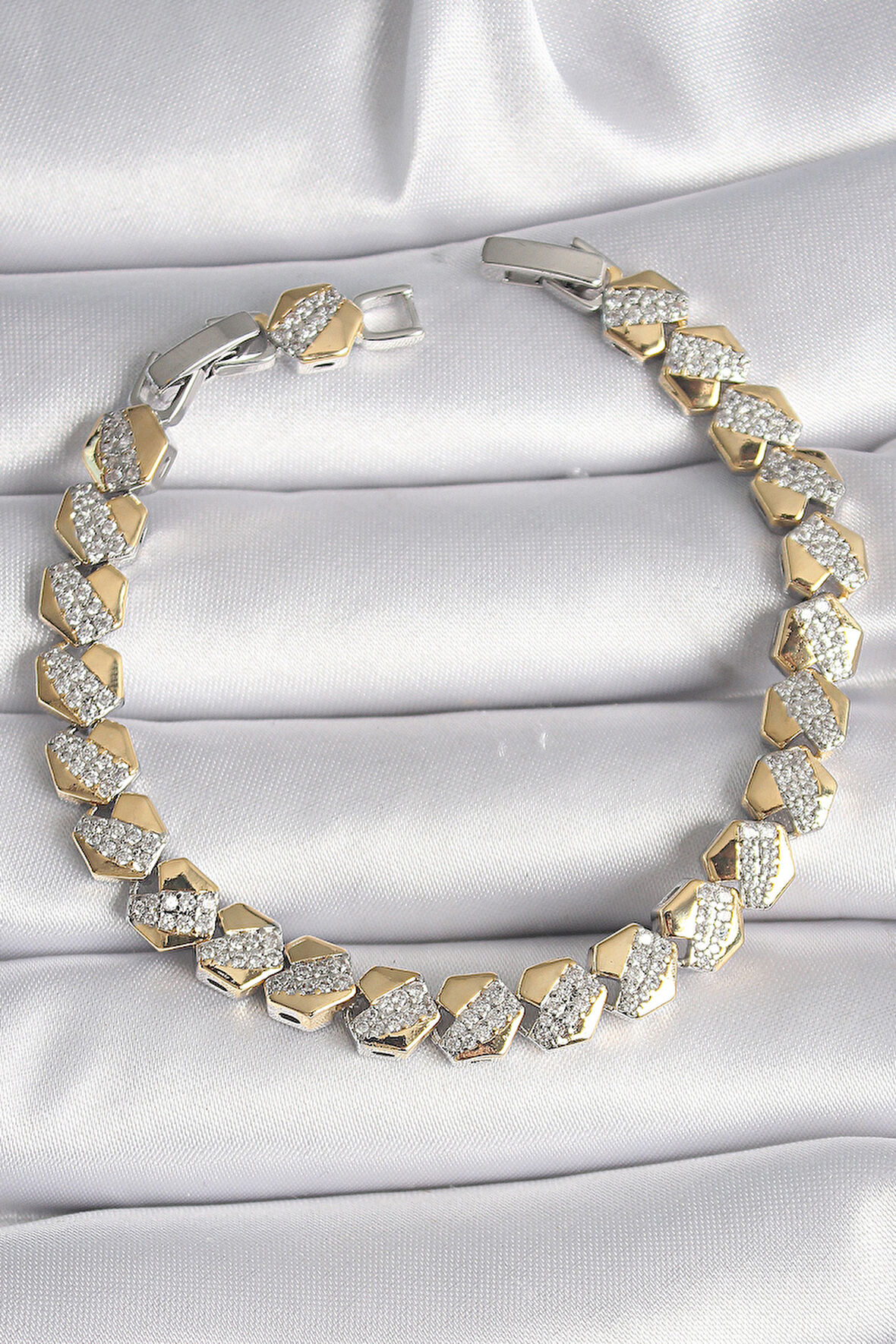 Pirinç Mix Renk Kalp Model Zirkon Taşlı VIP Seri Kadın Bileklik - Lisinya