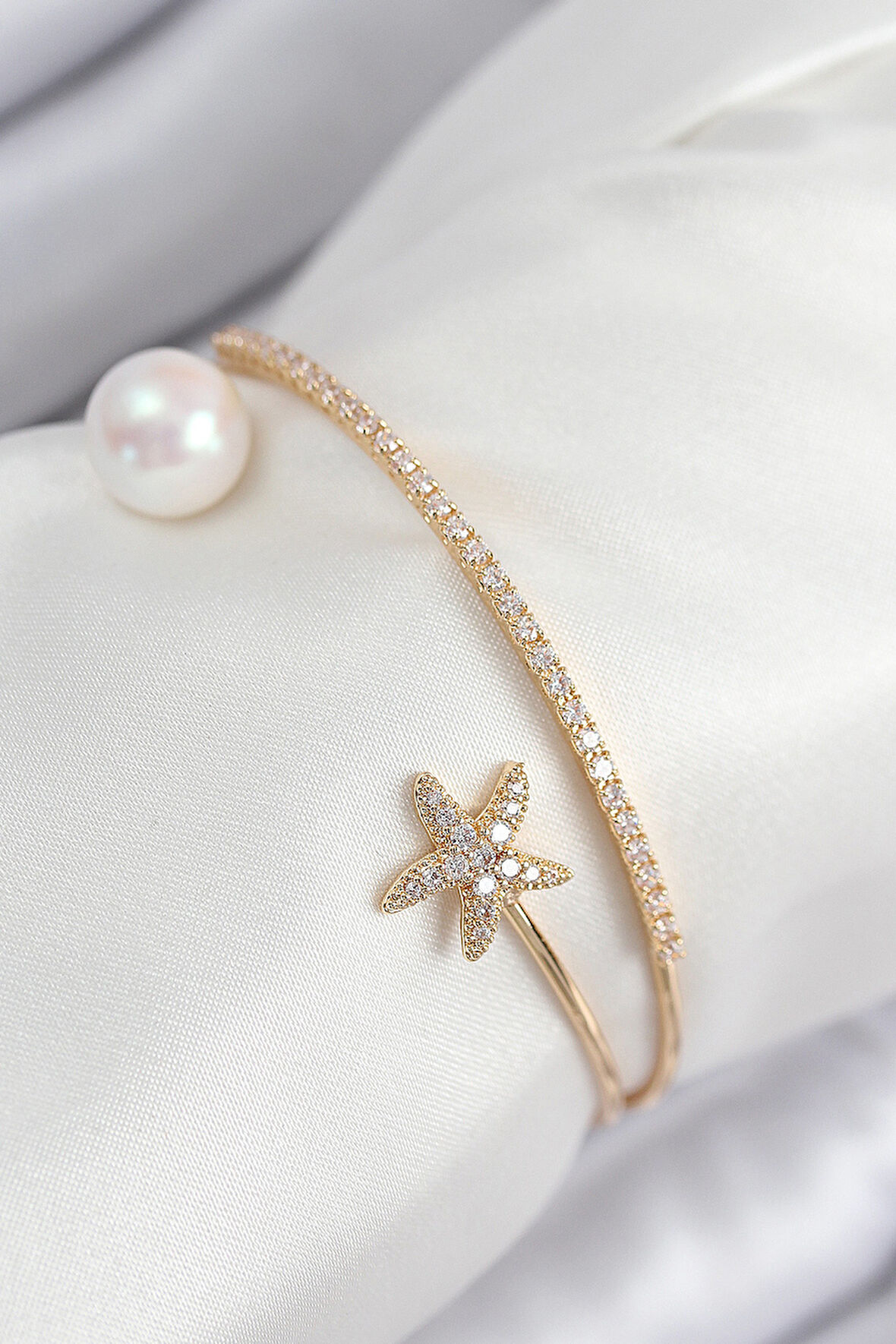 Pirinç Zirkon Taşlı Yıldız Ve İnci Model Gold Renk Kadın Bileklik - Lisinya