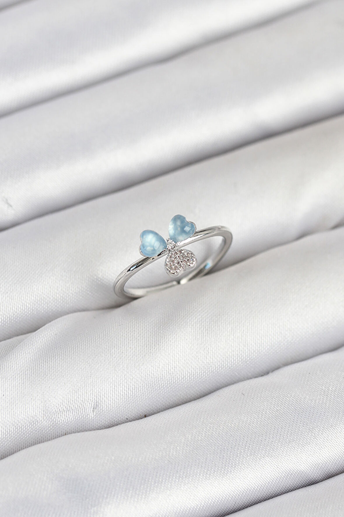 Pirinç Gümüş Renk Yonca Model Kadın Yüzük - Lisinya