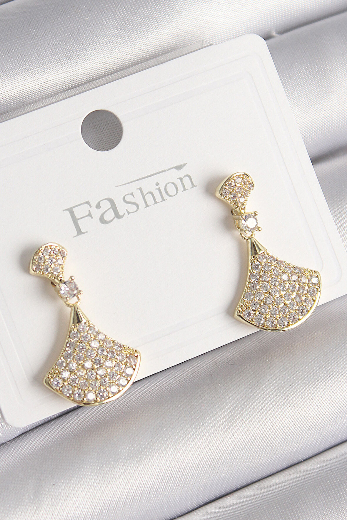 Pirinç Gold Renk Zirkon Taşlı Motif Model Kadın Küpe - Lisinya