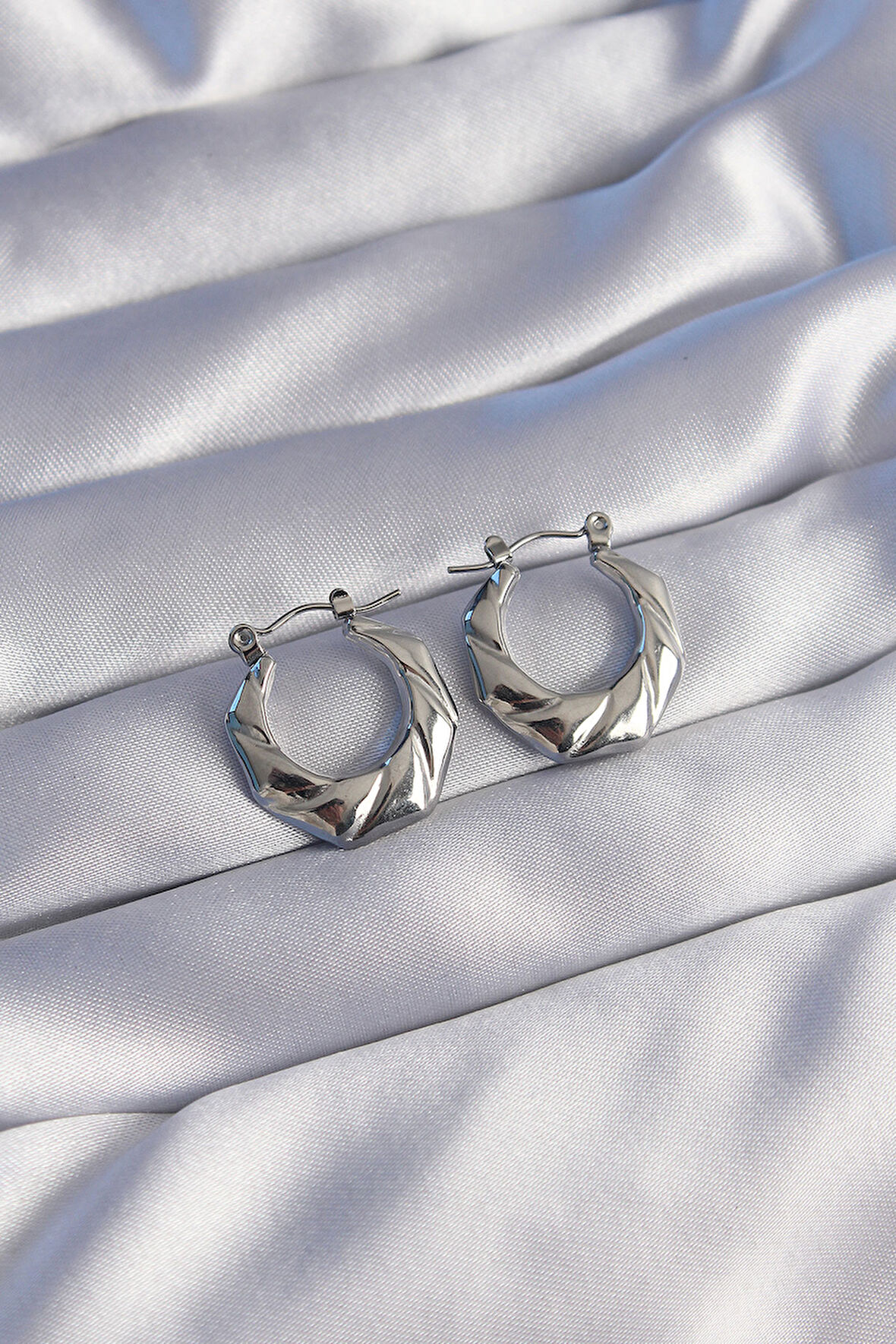 316L Çelik Gümüş Renk Kıvrımlı Görünüm Geometrik Model Küpe - Lisinya