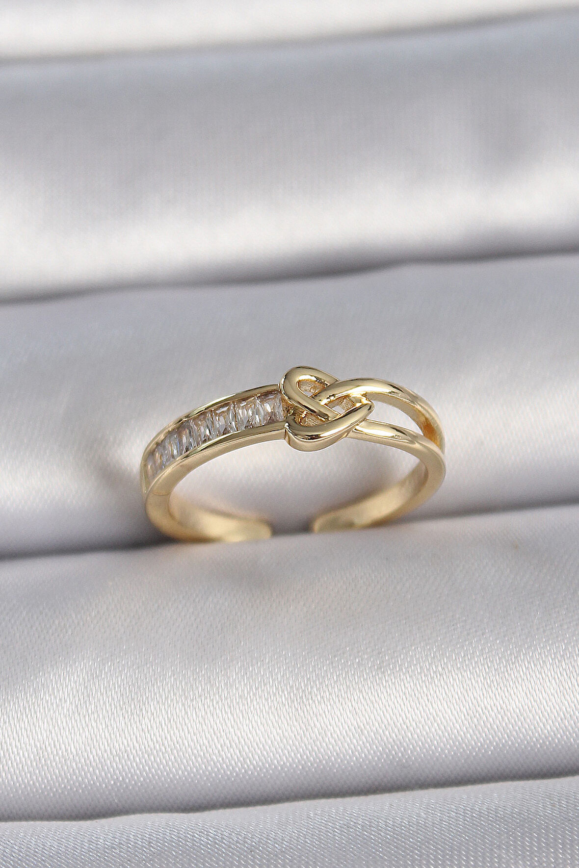 Pirinç Gold Renk Ayarlanabilir Zirkon Taşlı Düğüm Kalp Model Kadın Yüzük - Lisinya