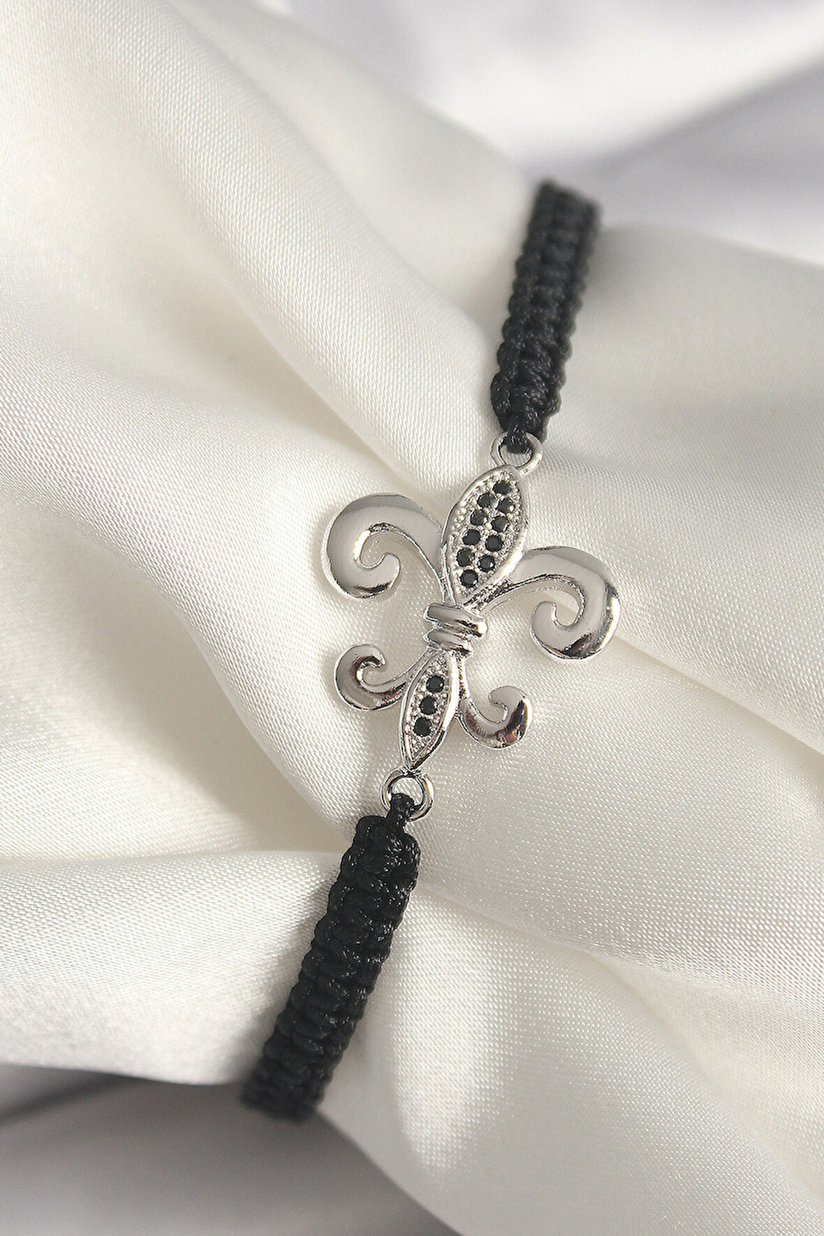 Pirinç Gümüş Renk Zirkon Taş İşlemeli Zambak Model Asansörlü Makrome Model Kadın Bileklik - Lisinya