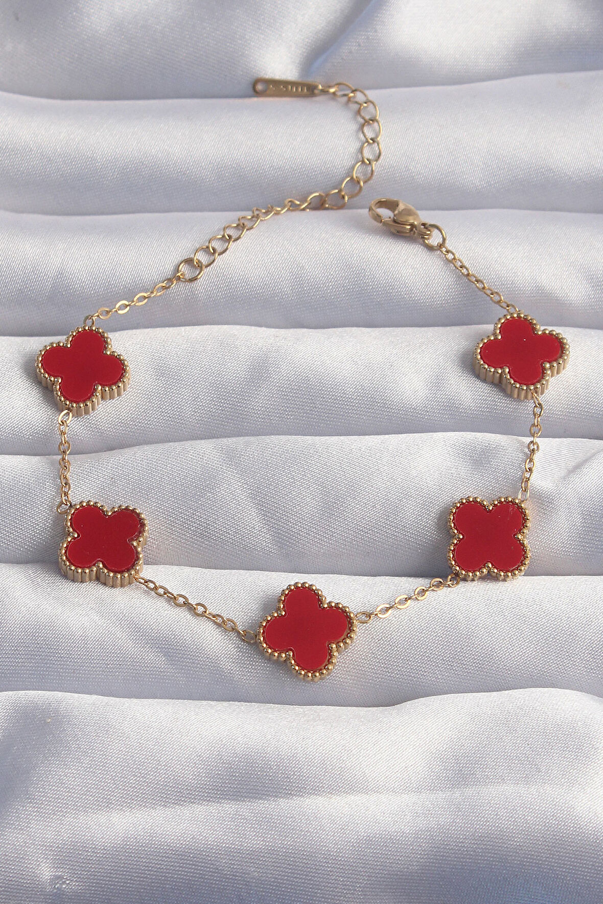 316L Çelik Gold Renk Kırmızı Mineli Yonca Bileklik - Lisinya