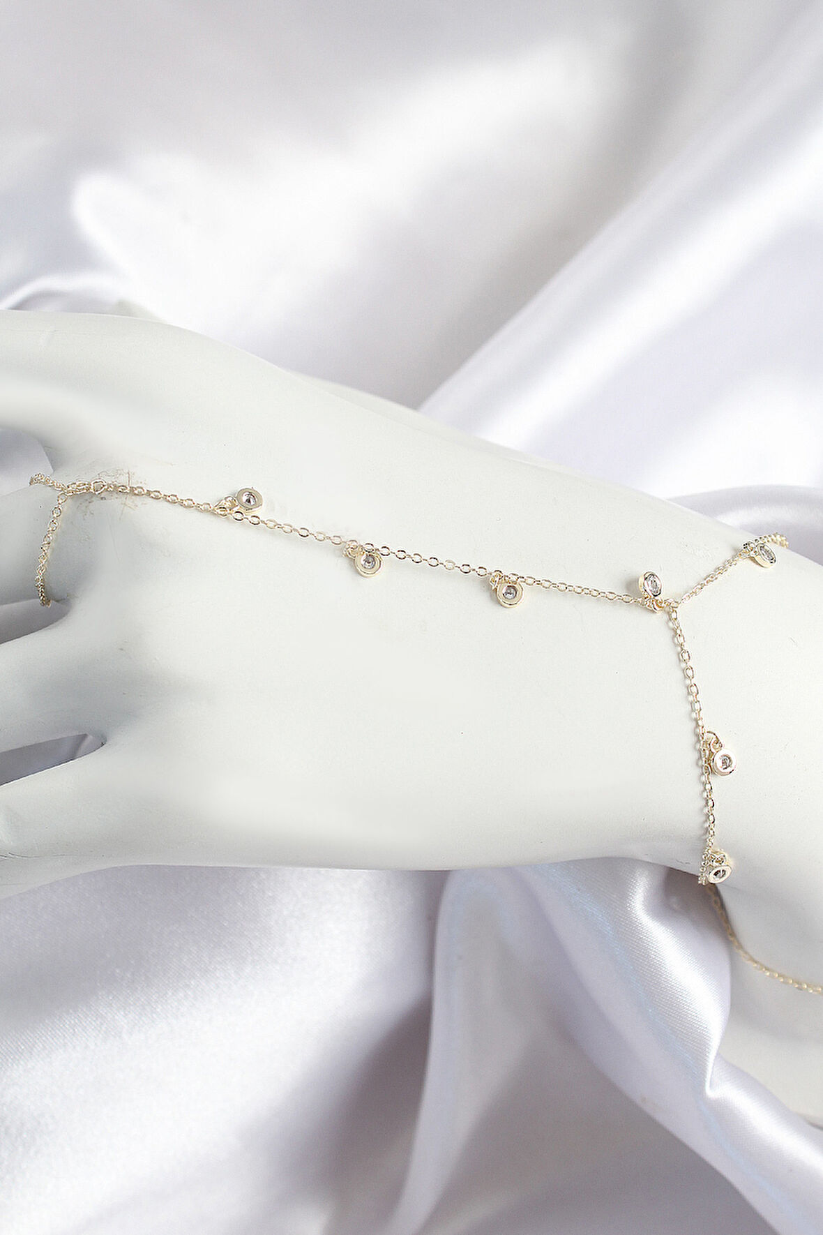 Pirinç Zirkon Taşlı Sallantılı Model Gold Renk Kadın Şahmeran - Lisinya