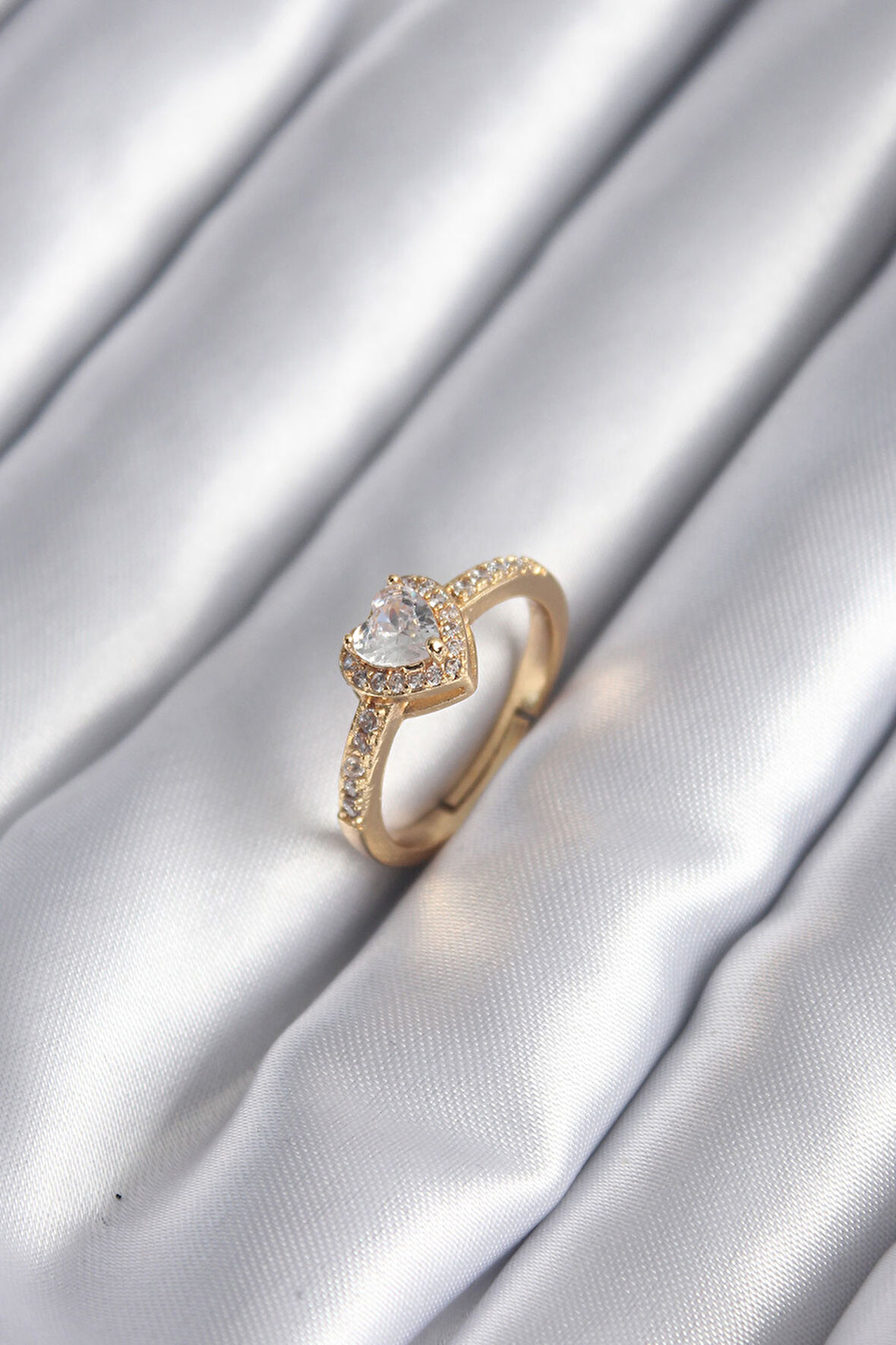 Pirinç Gold Renk Zirkon Taşlı Kalp Charm Model Kadın Yüzük - Lisinya
