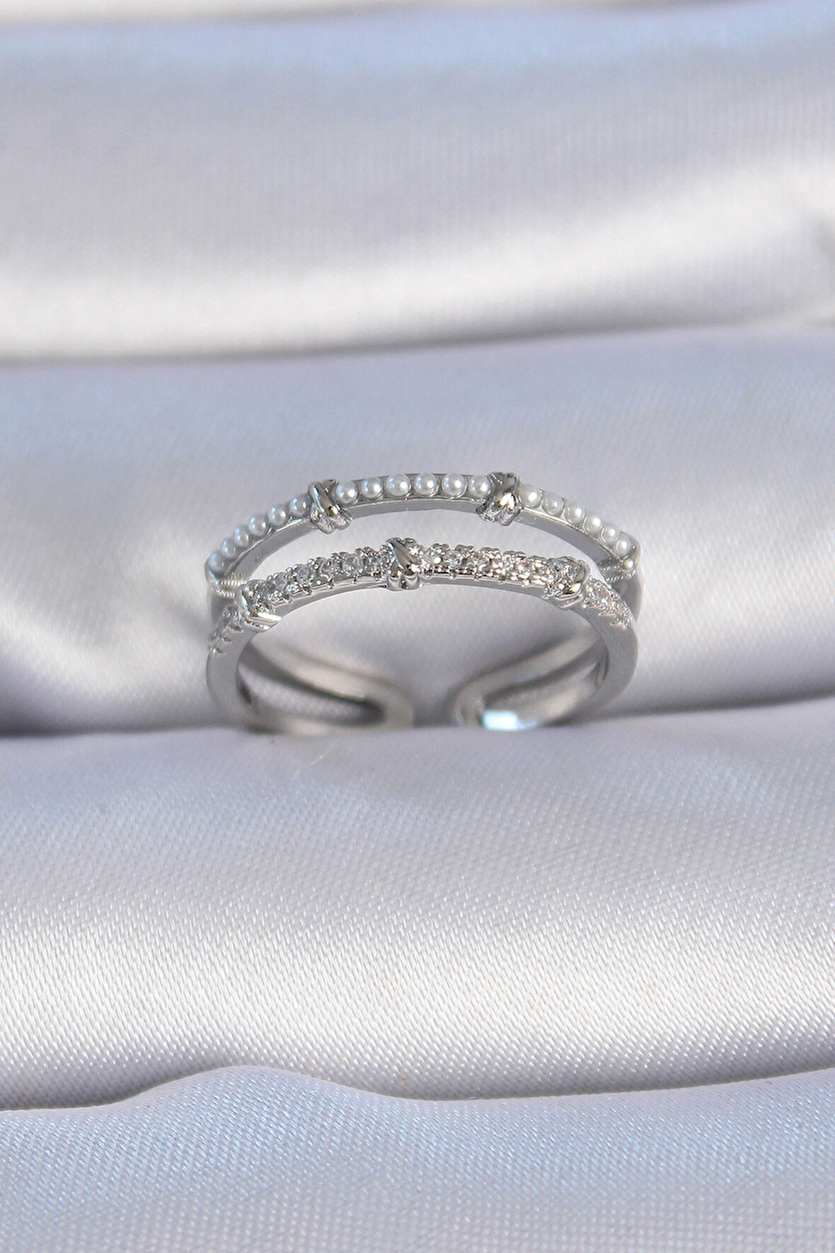 Pirinç Gümüş Renk Zirkon Taşlı İnci Detay Kadın Yüzük - Lisinya