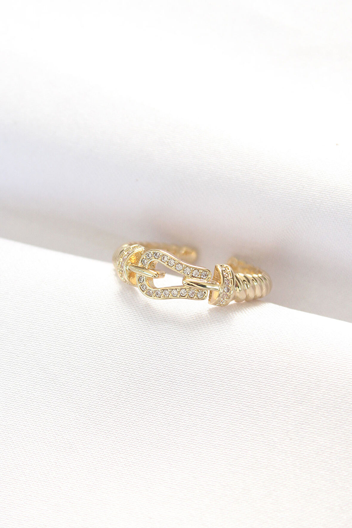 Kemer Tokası Tasarımlı Gold Renk Zirkon Taşlı Ayarlanabilir Yüzük - Lisinya