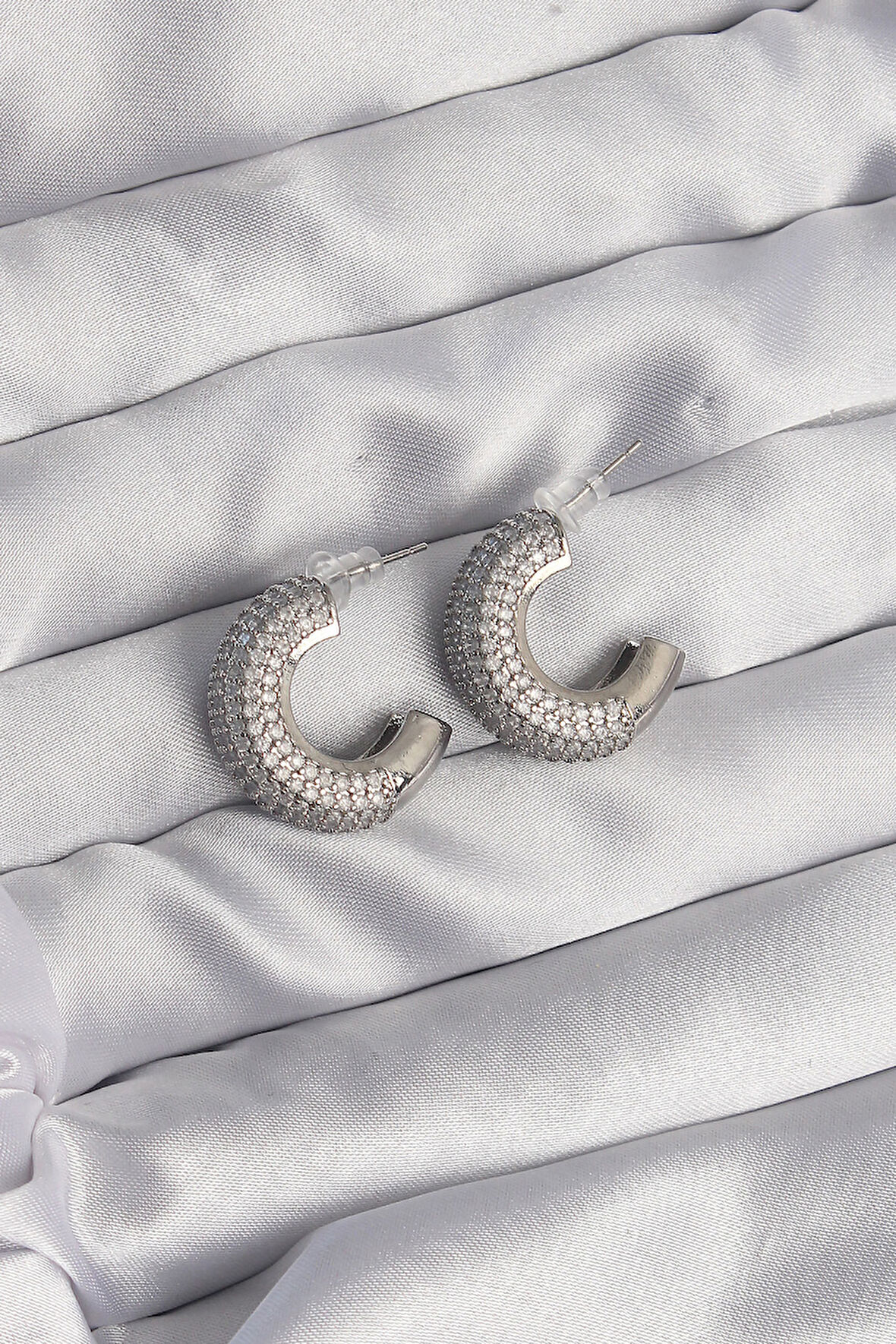 Pirinç Gümüş Renk Zirkon Taşlı Yarım Halka Küpe - Lisinya