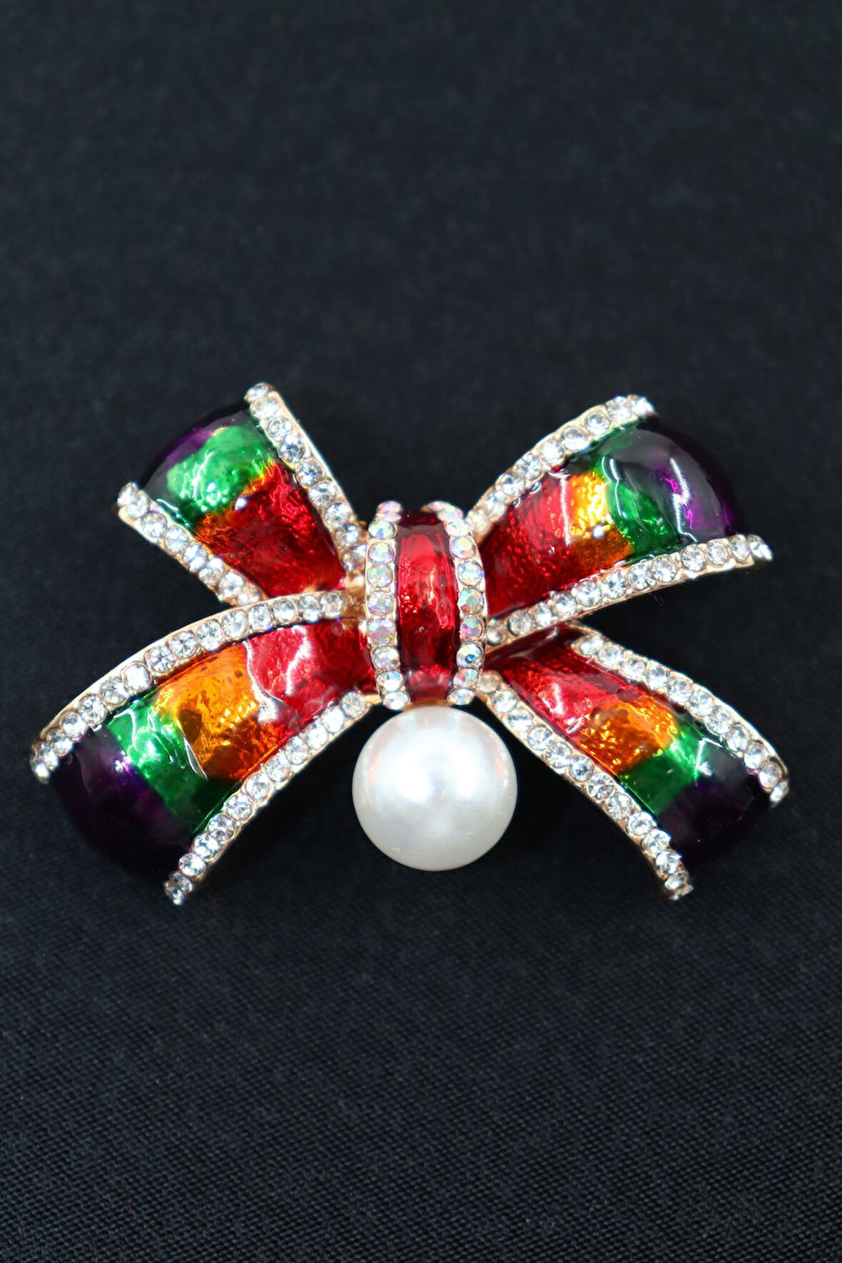 Fiyonk broş. Taşlı tasarım broş, incili broş. Yaka iğnesi broş. Kadın broş. Broş.