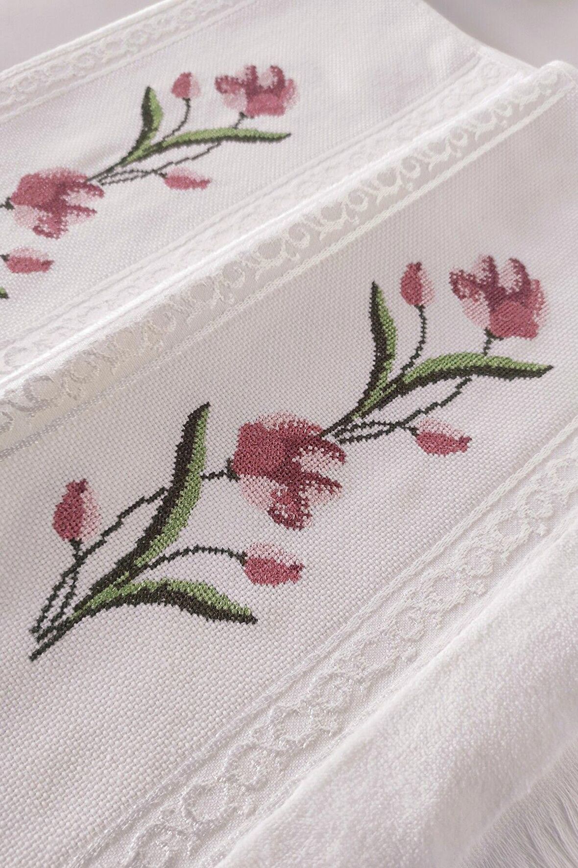 Sevim Kanaviçe Nakışlı Güllü Kadife El Yüz Havlusu Seti-2'li - 50x90 Cm- Beyaz