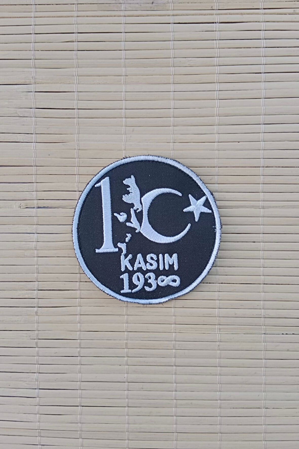 siyah beyaz renkli 10 kasim 1938 ataturk siluetli nakis islemeli arma patch pec