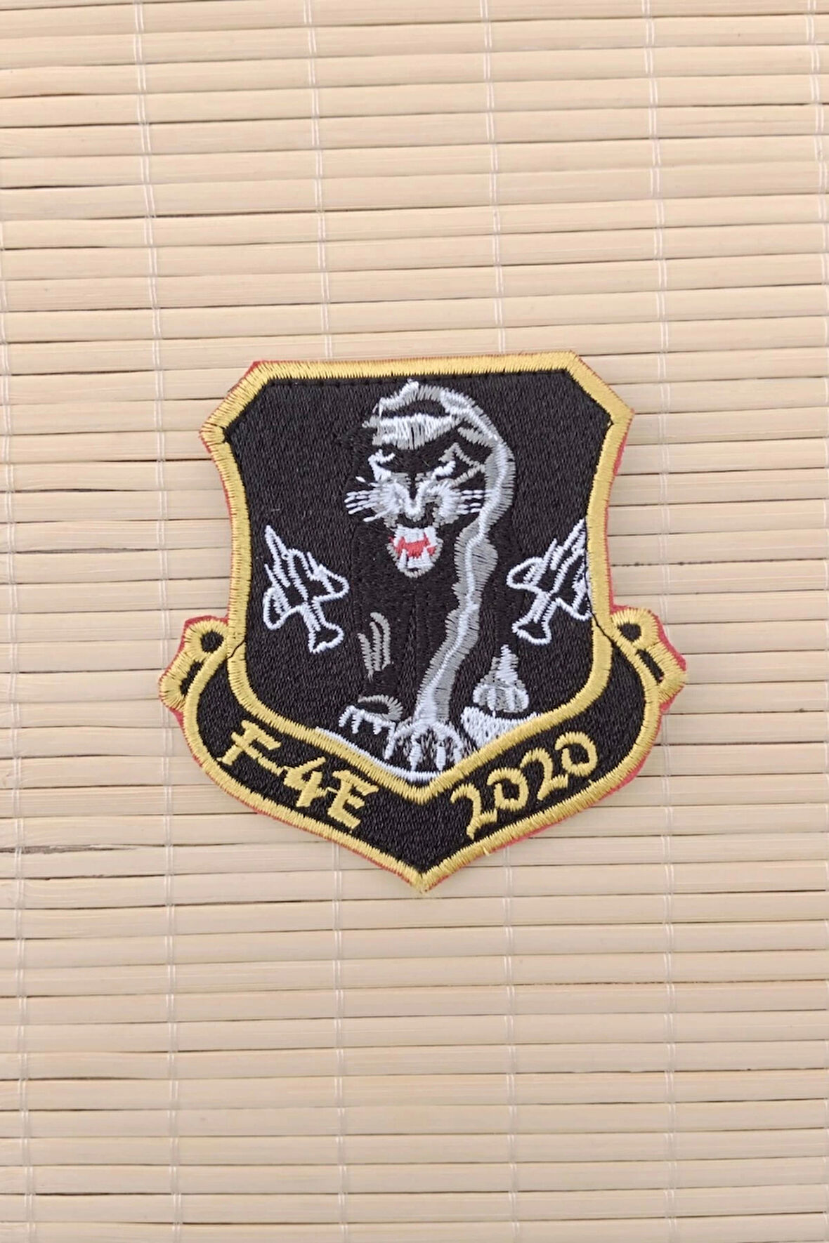F 4E 2020 Yazili Ucak ve Kaplan Logolu Siyah Zemin Nakis islemeli Arma Patch Pec