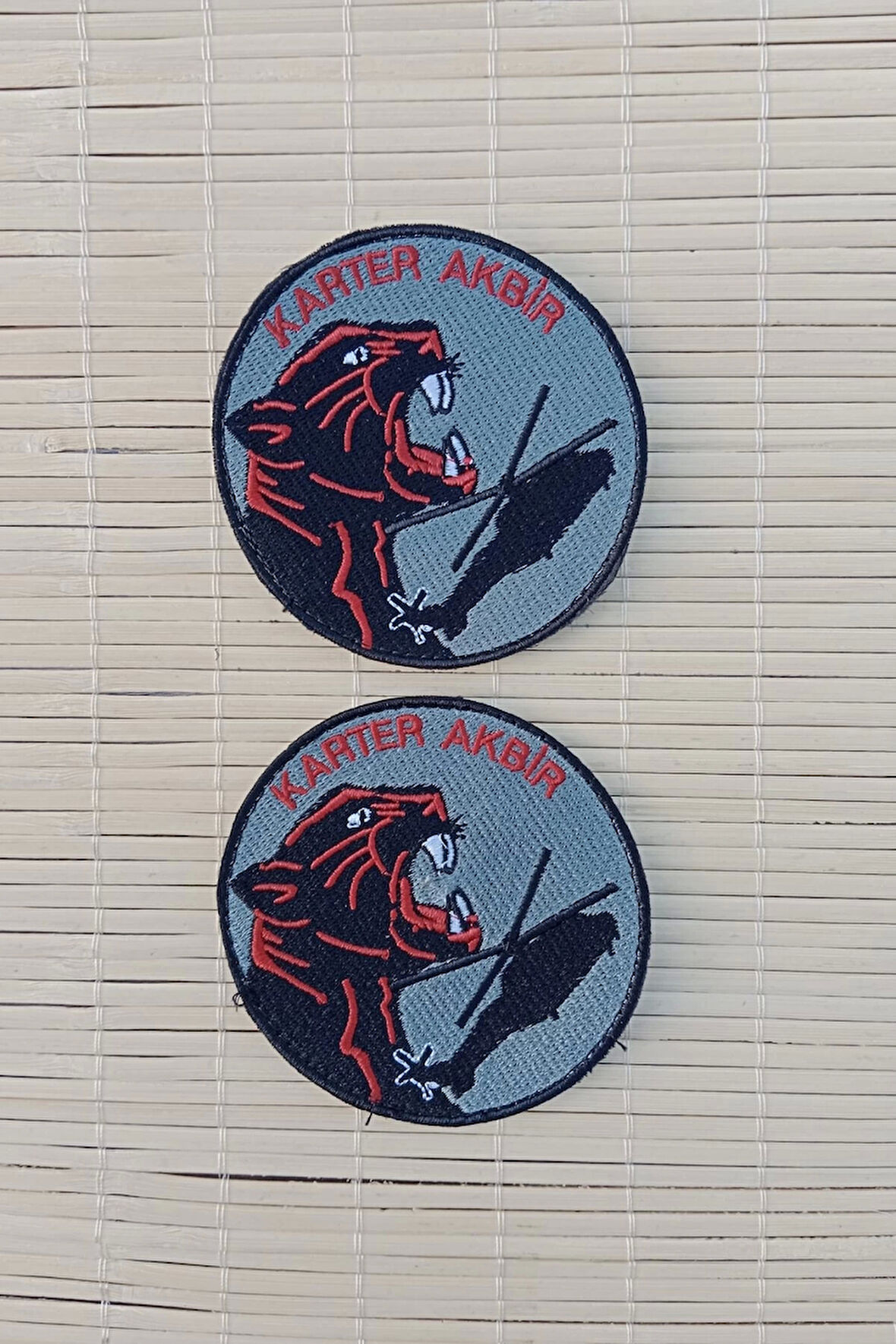 gri siyah zemin nakis islemeli karter akbir arma pec patch