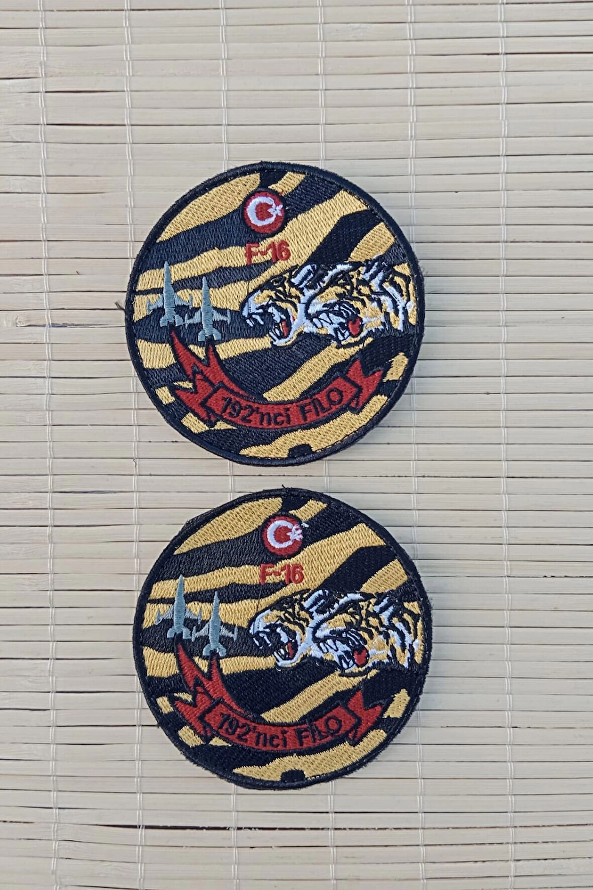 sari zemin siyah nakis islemeli f 16 192. filo arma pec patch