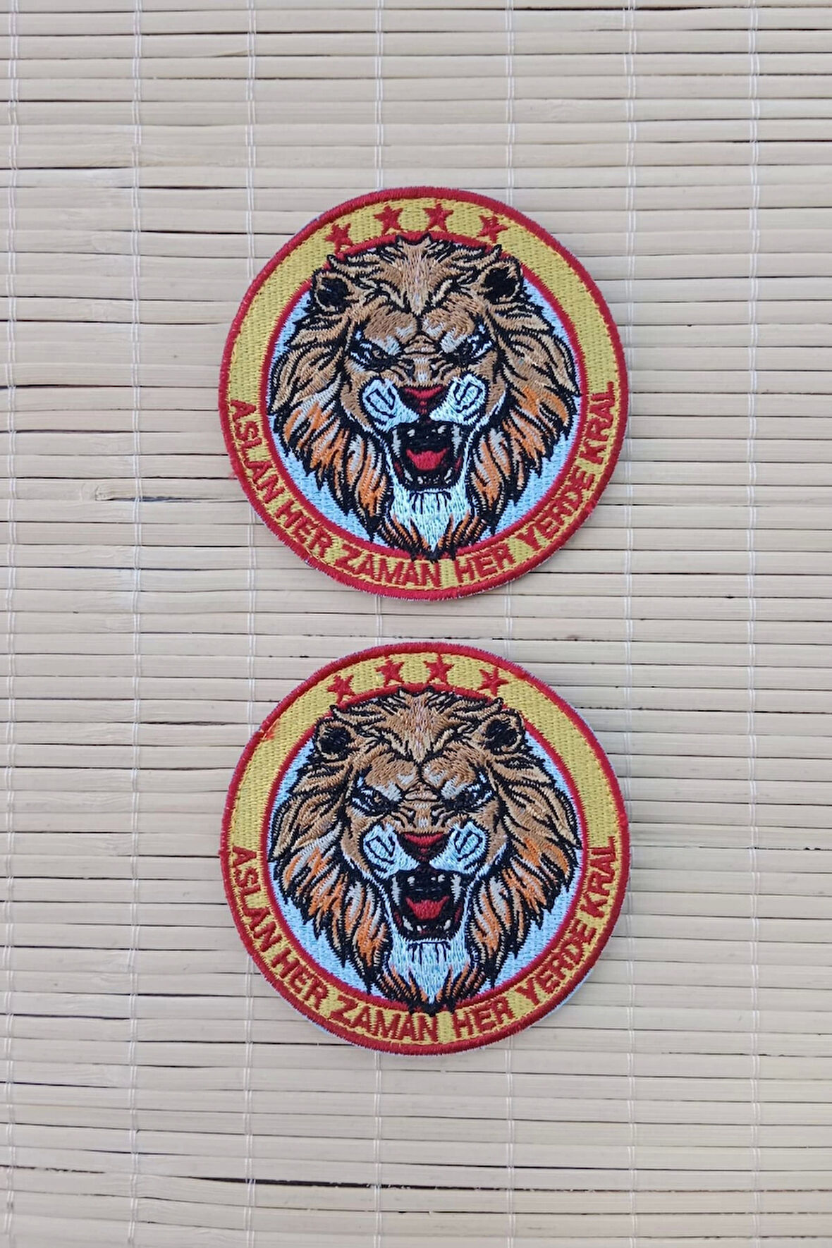 aslan her zaman her yerde kral yazili dort yildiz aslan logolu nakis islemeli arma pec patch