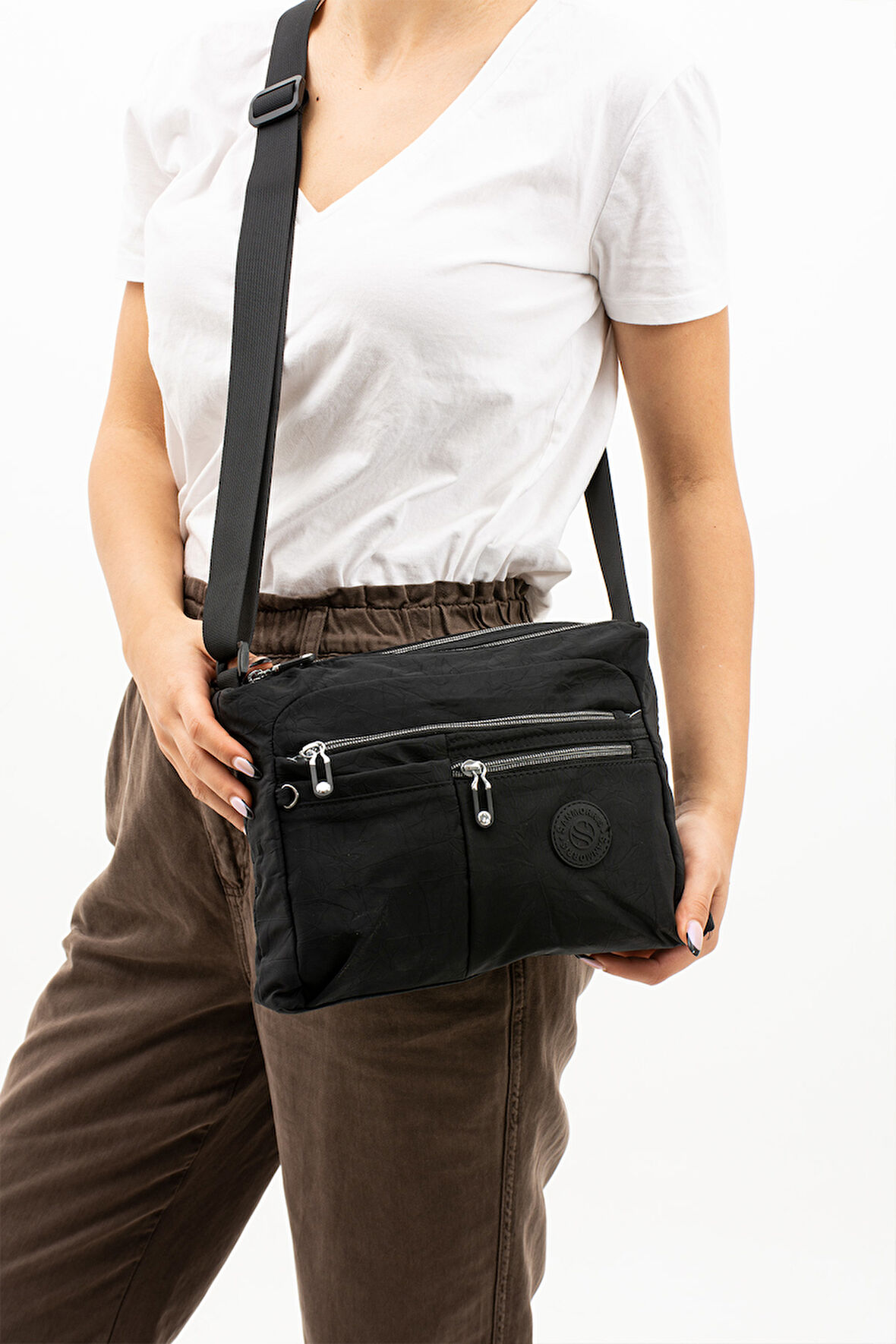 Çok Cepli Çapraz Askılı Kadın Omuz Çantası Orta Boy Günlük HV4006 Siyah