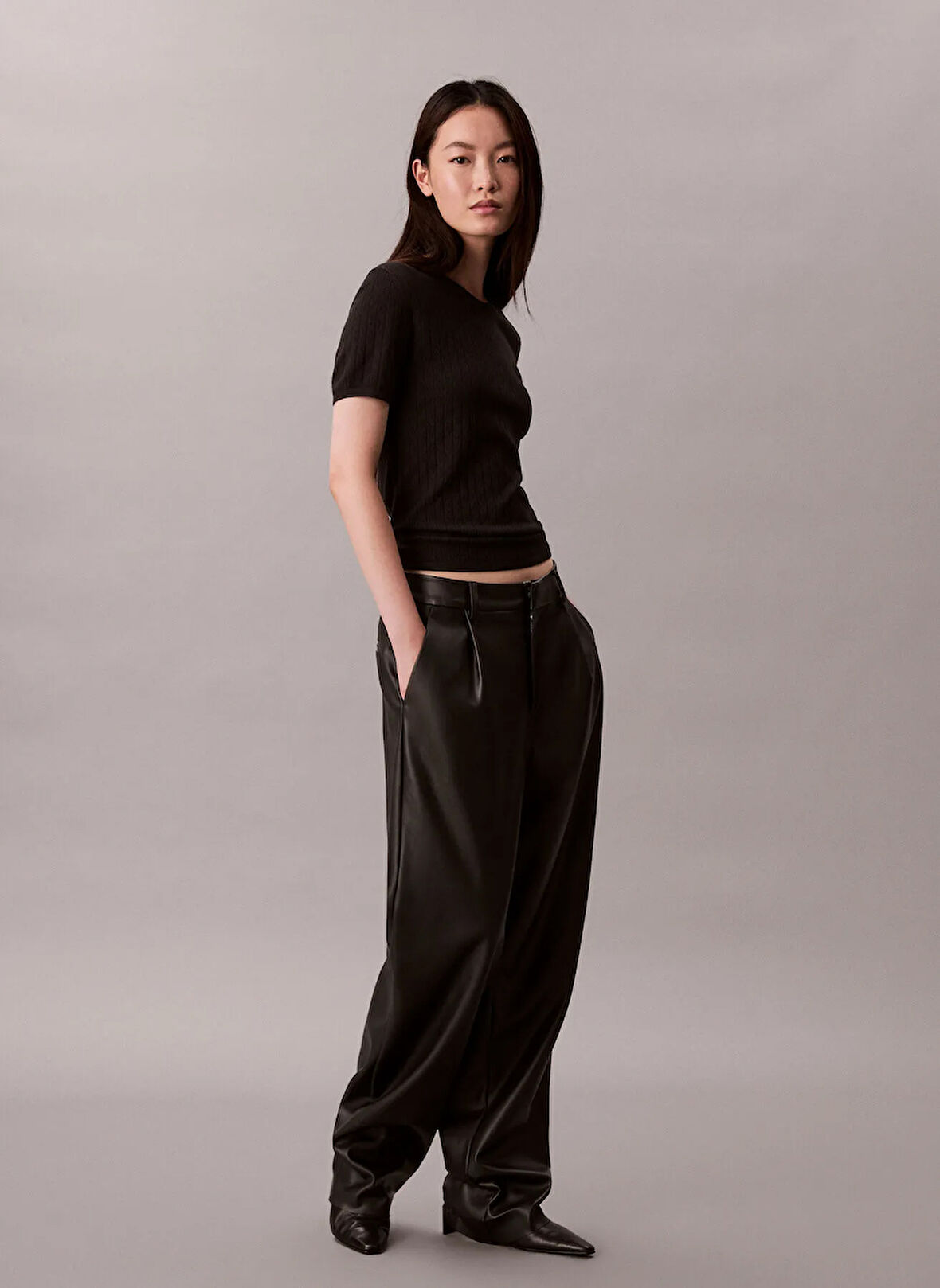 Calvin Klein Yuvarlak Yaka Standart Düz Siyah Kazak Kadın LV044D308GUB1