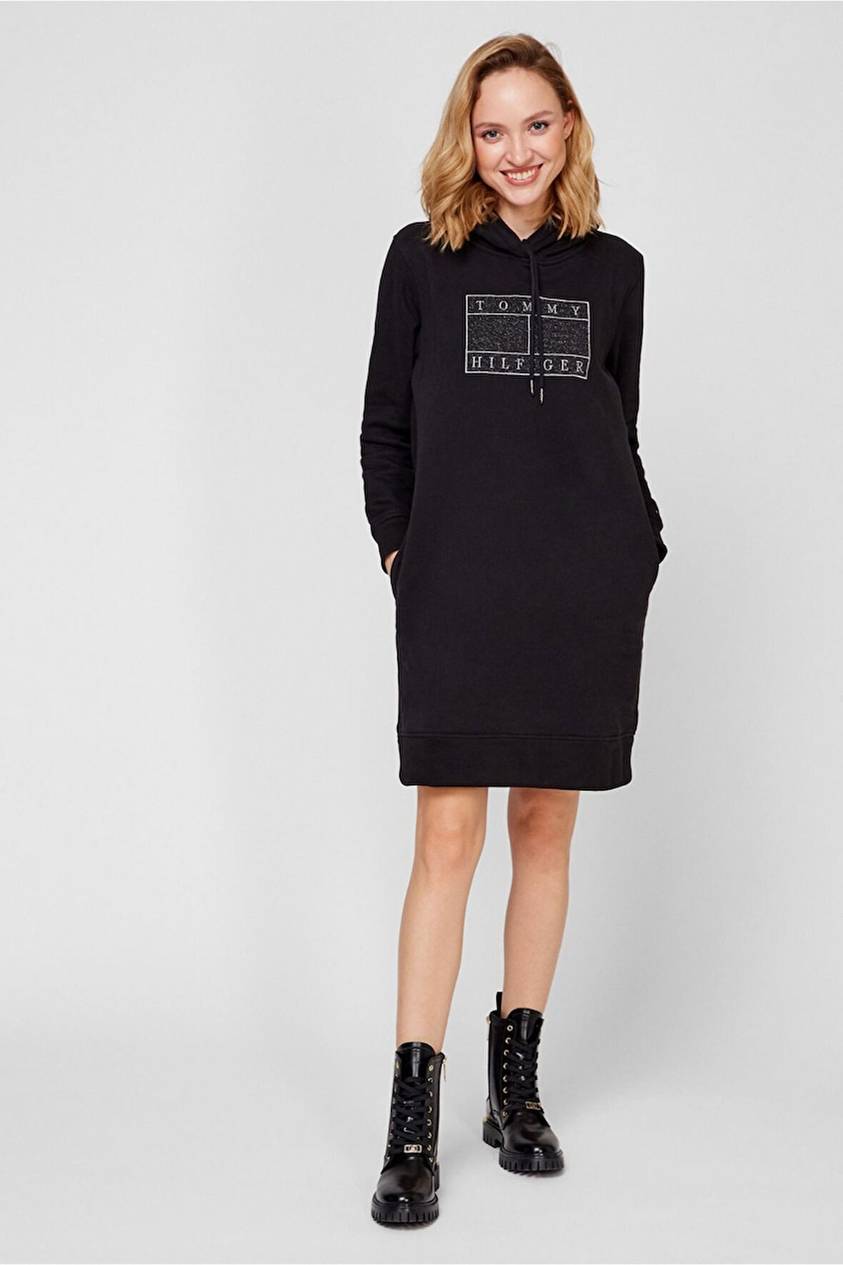 Nakış İşlemeli Logo Kısa Elbise