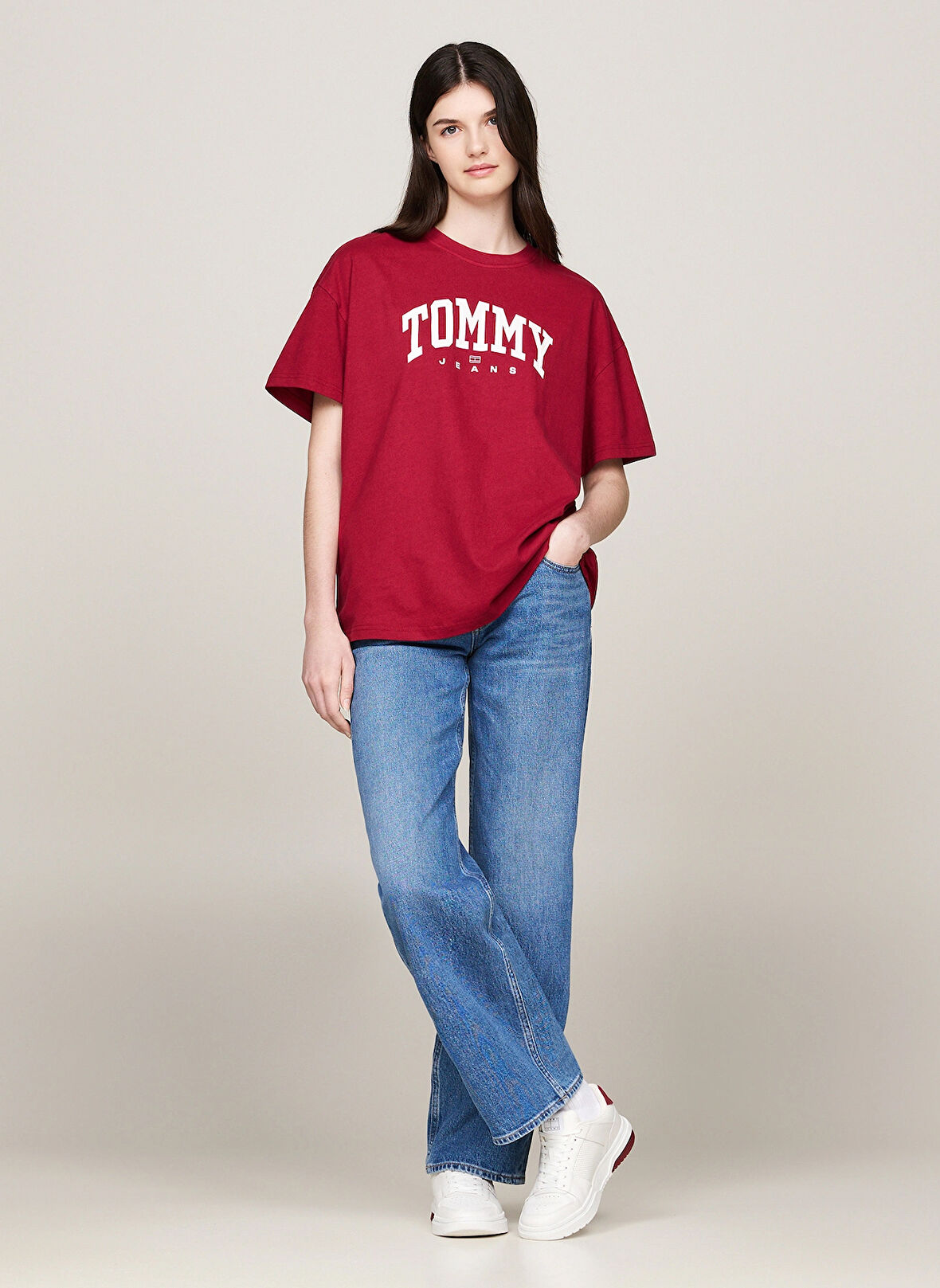 Tommy Jeans Yuvarlak Yaka Baskılı Kırmızı Kadın T-Shirt TJW OVS VARSITY 1 TEE EXT